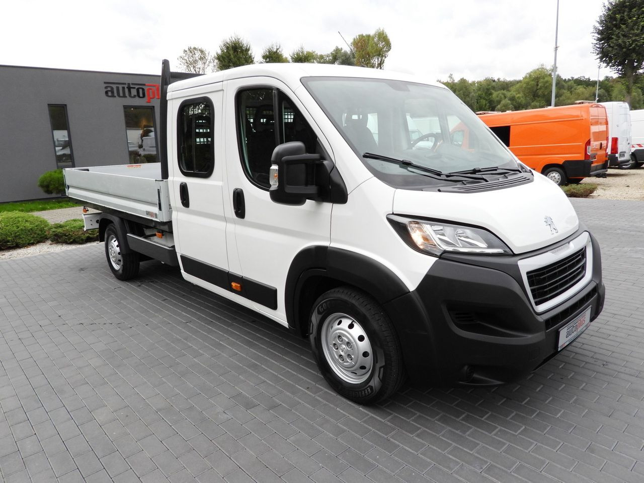 PEUGEOT BOXER STAKE BODY DOUBLE CABIN DOKA 7 SEATS CRUISE CONTROL AIR CONDITIONING 140HP - Caja abierta furgoneta: foto 5 PEUGEOT BOXER STAKE BODY DOUBLE CABIN DOKA 7 SEATS CRUISE CONTROL AIR CONDITIONING 140HP - Caja abierta furgoneta: foto 5