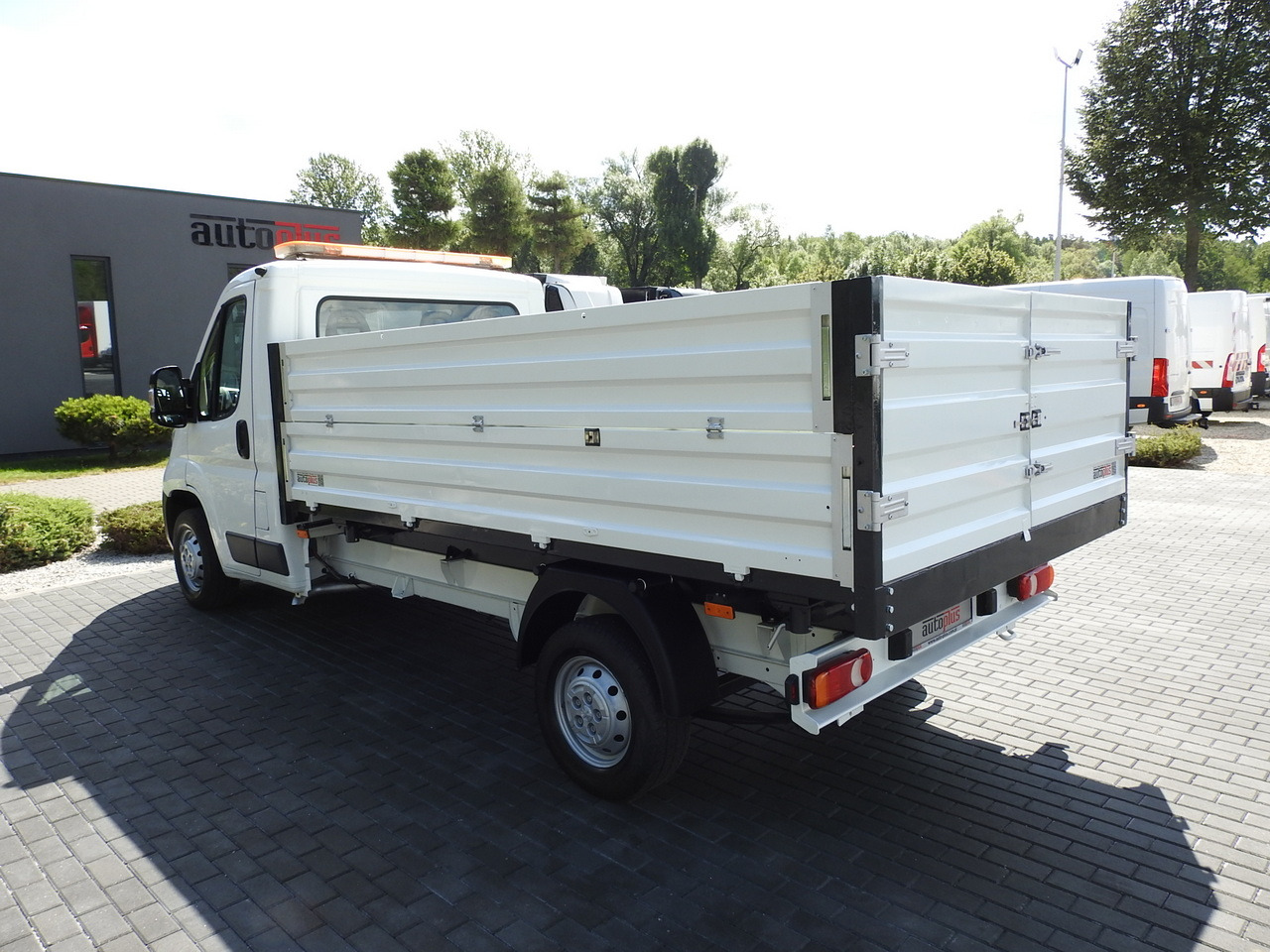 Volquete furgoneta PEUGEOT BOXER THREE-WAY TIPPER  AIR CONDITIONING  130HP: foto 11
