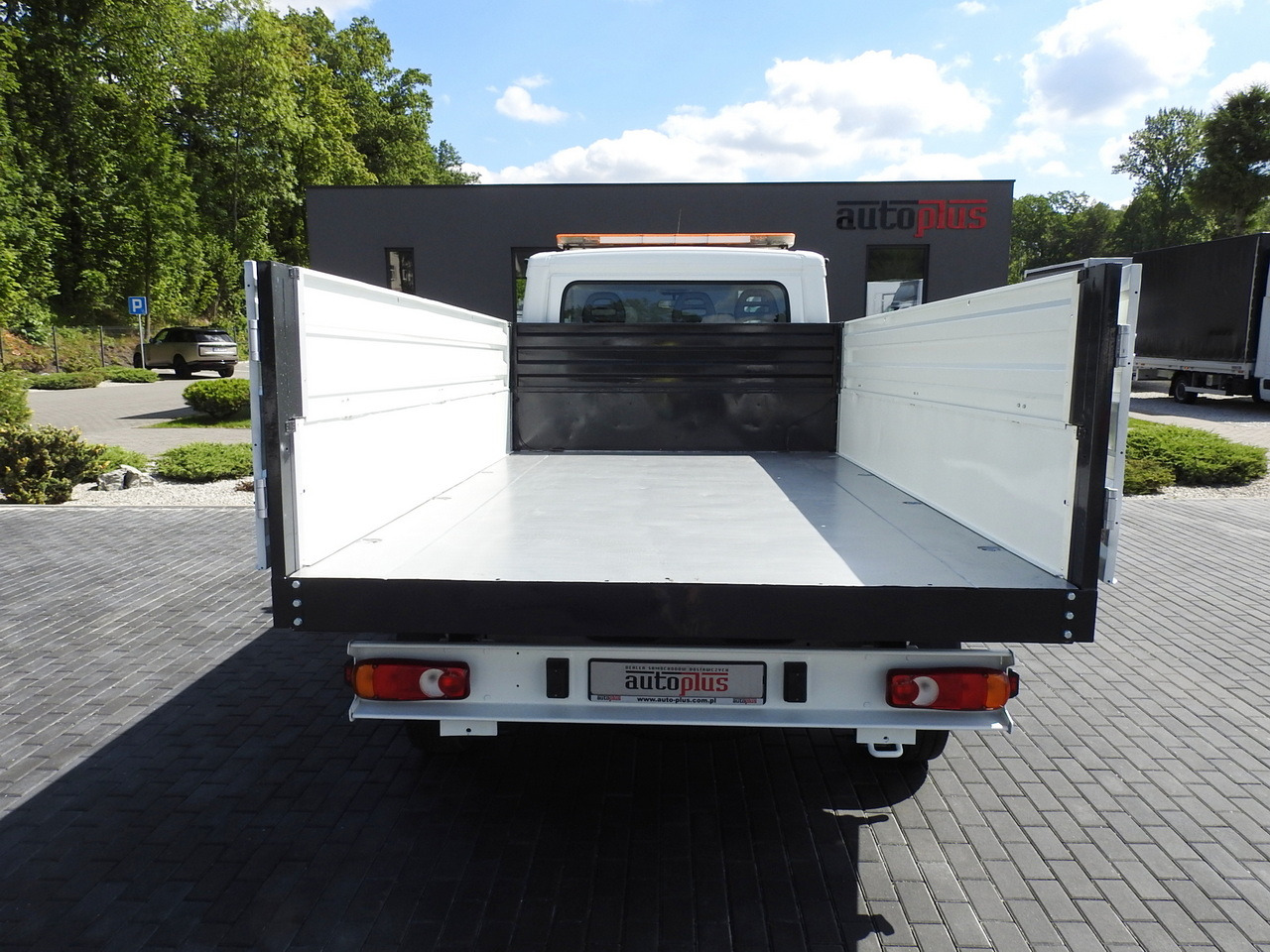 Volquete furgoneta PEUGEOT BOXER THREE-WAY TIPPER  AIR CONDITIONING  130HP: foto 13