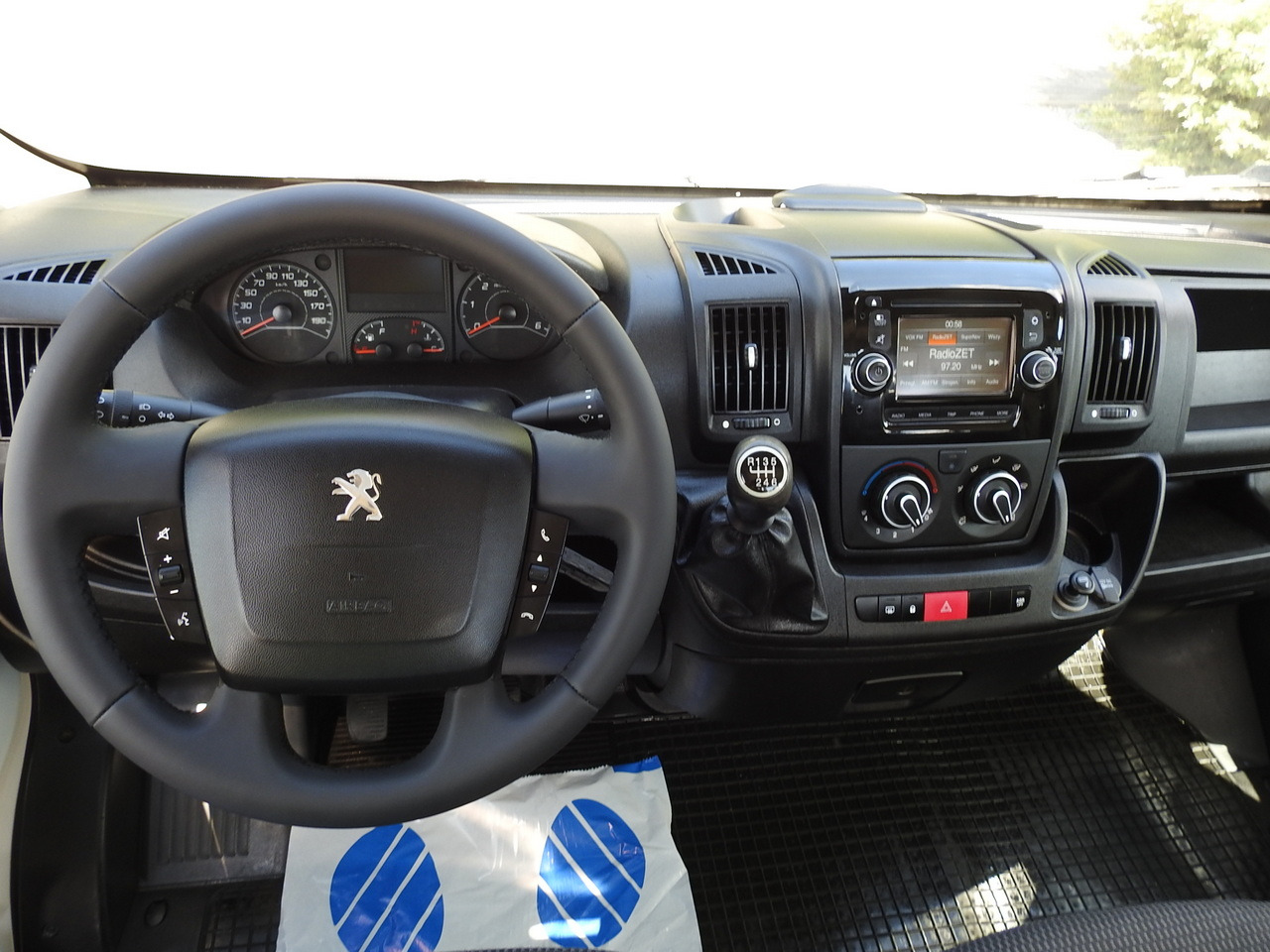 Volquete furgoneta PEUGEOT BOXER THREE-WAY TIPPER  AIR CONDITIONING  130HP: foto 32