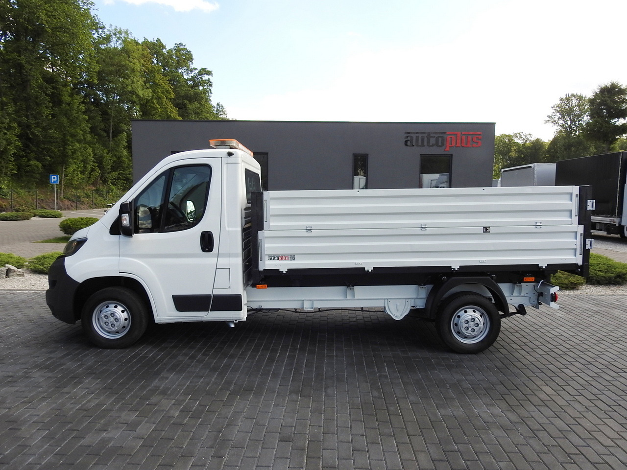 Volquete furgoneta PEUGEOT BOXER THREE-WAY TIPPER  AIR CONDITIONING  130HP: foto 10