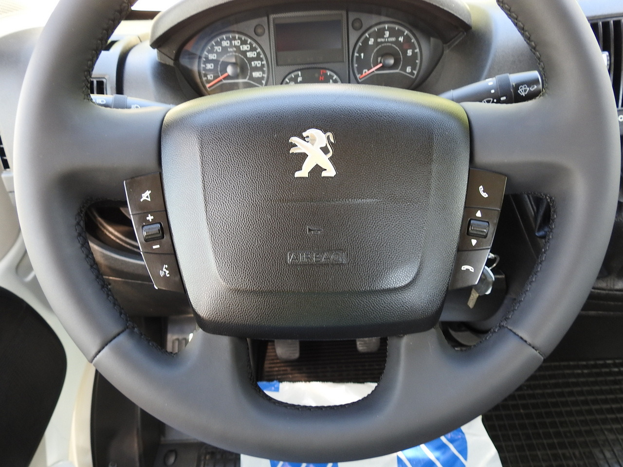 Volquete furgoneta PEUGEOT BOXER THREE-WAY TIPPER  AIR CONDITIONING  130HP: foto 33