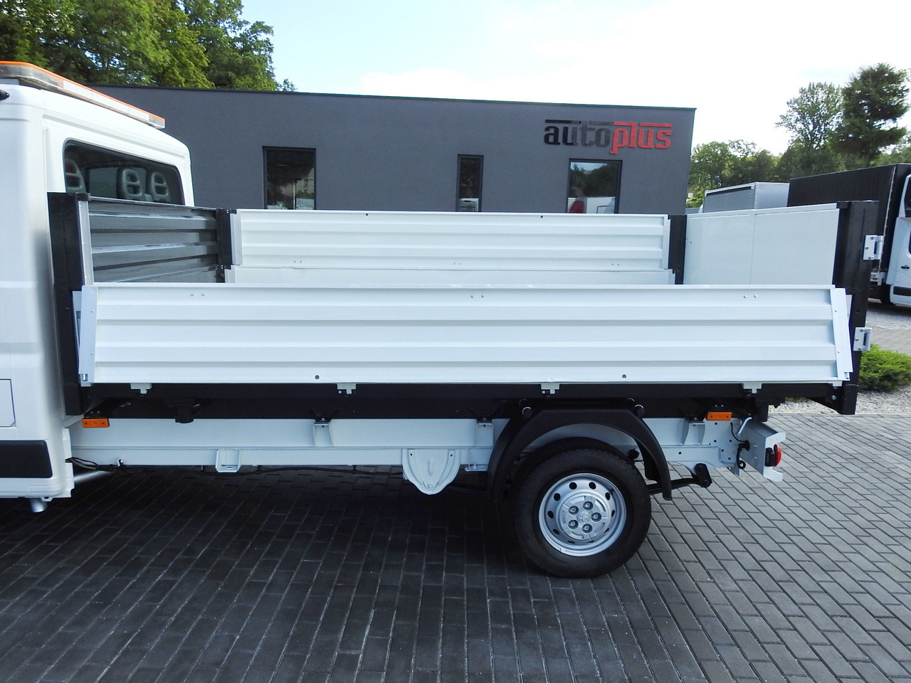 Volquete furgoneta PEUGEOT BOXER THREE-WAY TIPPER  AIR CONDITIONING  130HP: foto 24