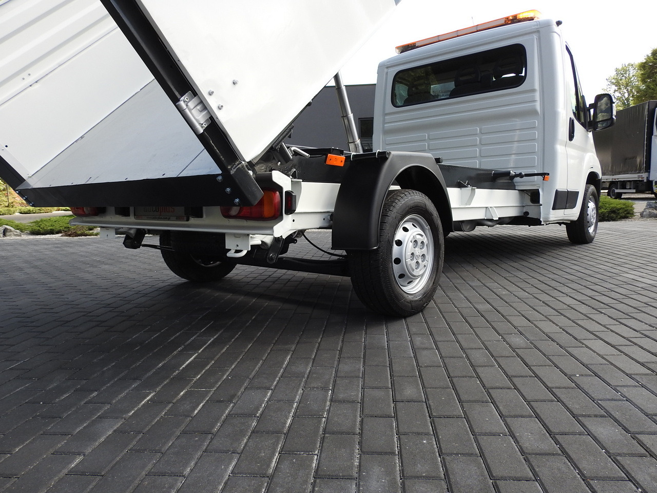 Volquete furgoneta PEUGEOT BOXER THREE-WAY TIPPER  AIR CONDITIONING  130HP: foto 28