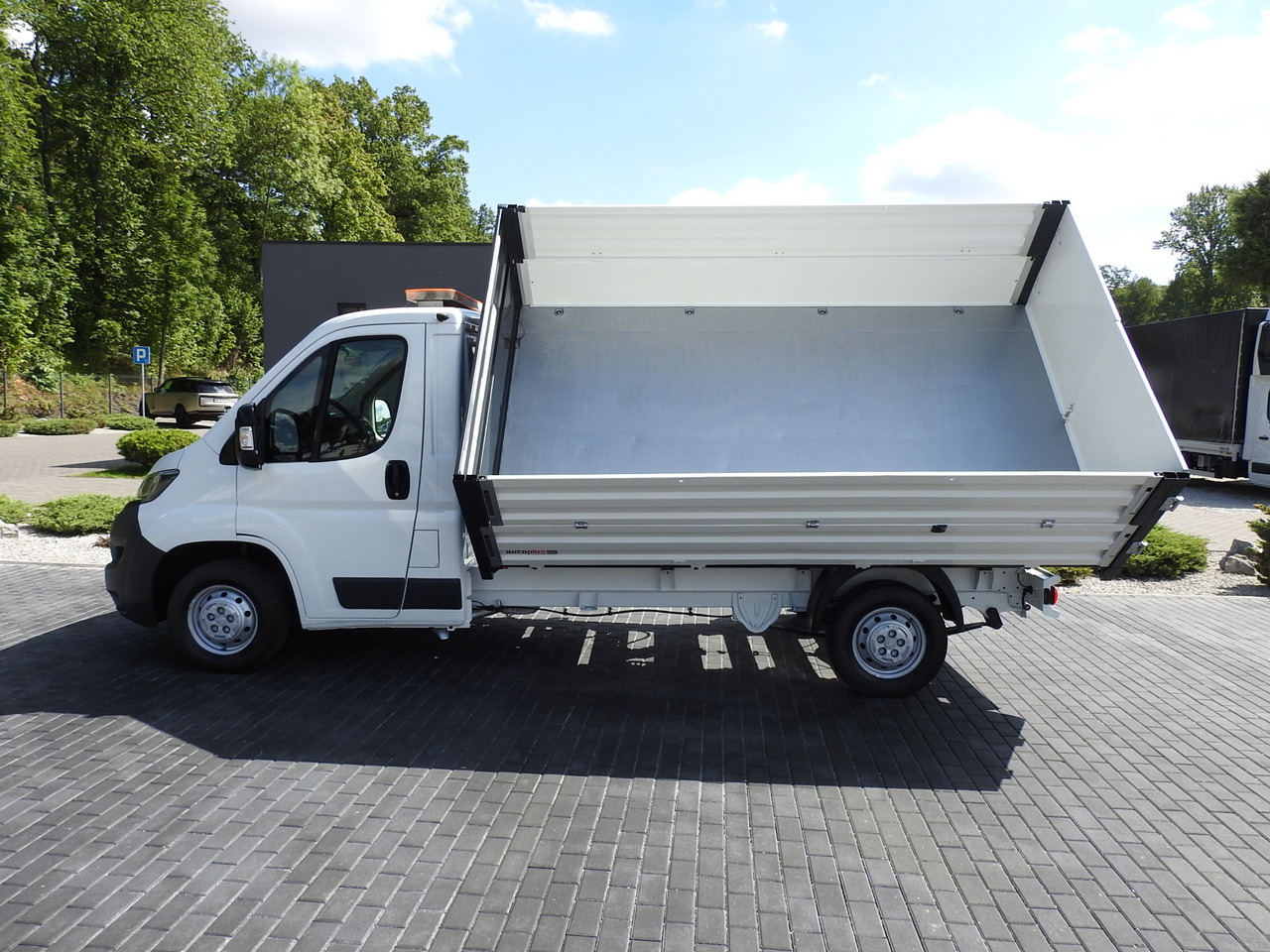 Volquete furgoneta PEUGEOT BOXER THREE-WAY TIPPER  AIR CONDITIONING  130HP: foto 9