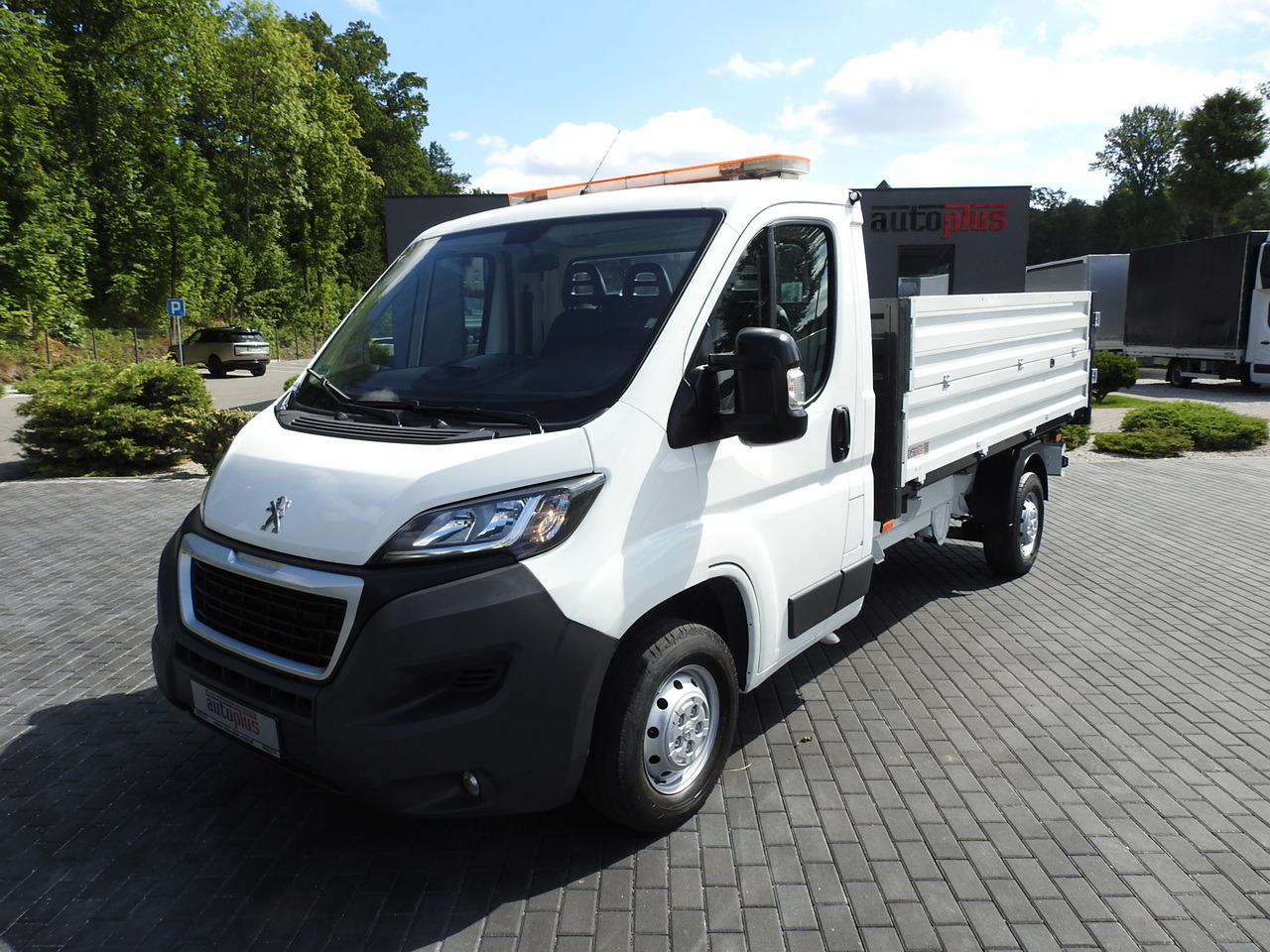 Volquete furgoneta PEUGEOT BOXER THREE-WAY TIPPER  AIR CONDITIONING  130HP: foto 21