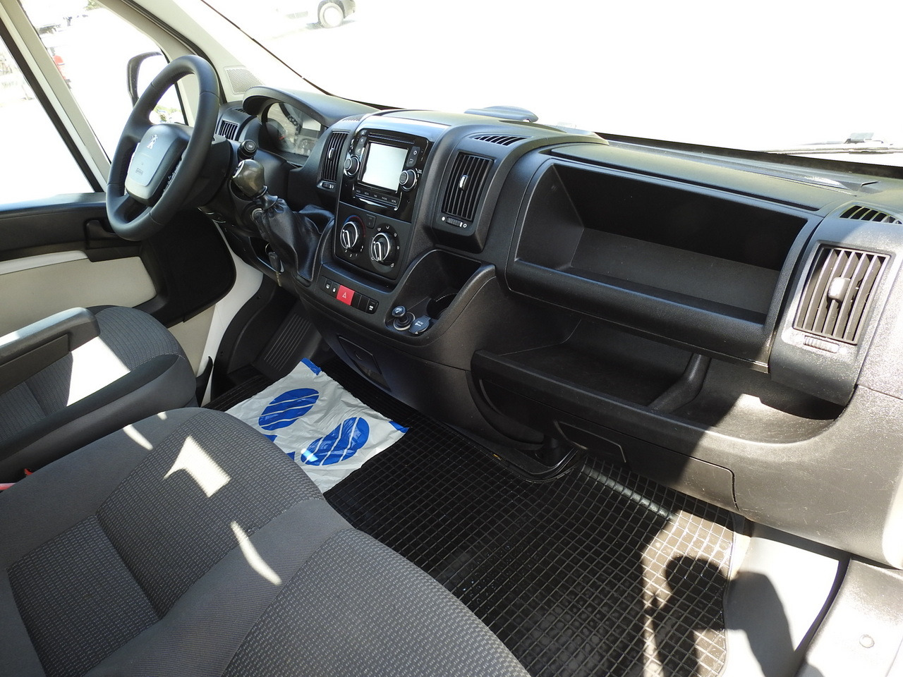 Volquete furgoneta PEUGEOT BOXER THREE-WAY TIPPER  AIR CONDITIONING  130HP: foto 40