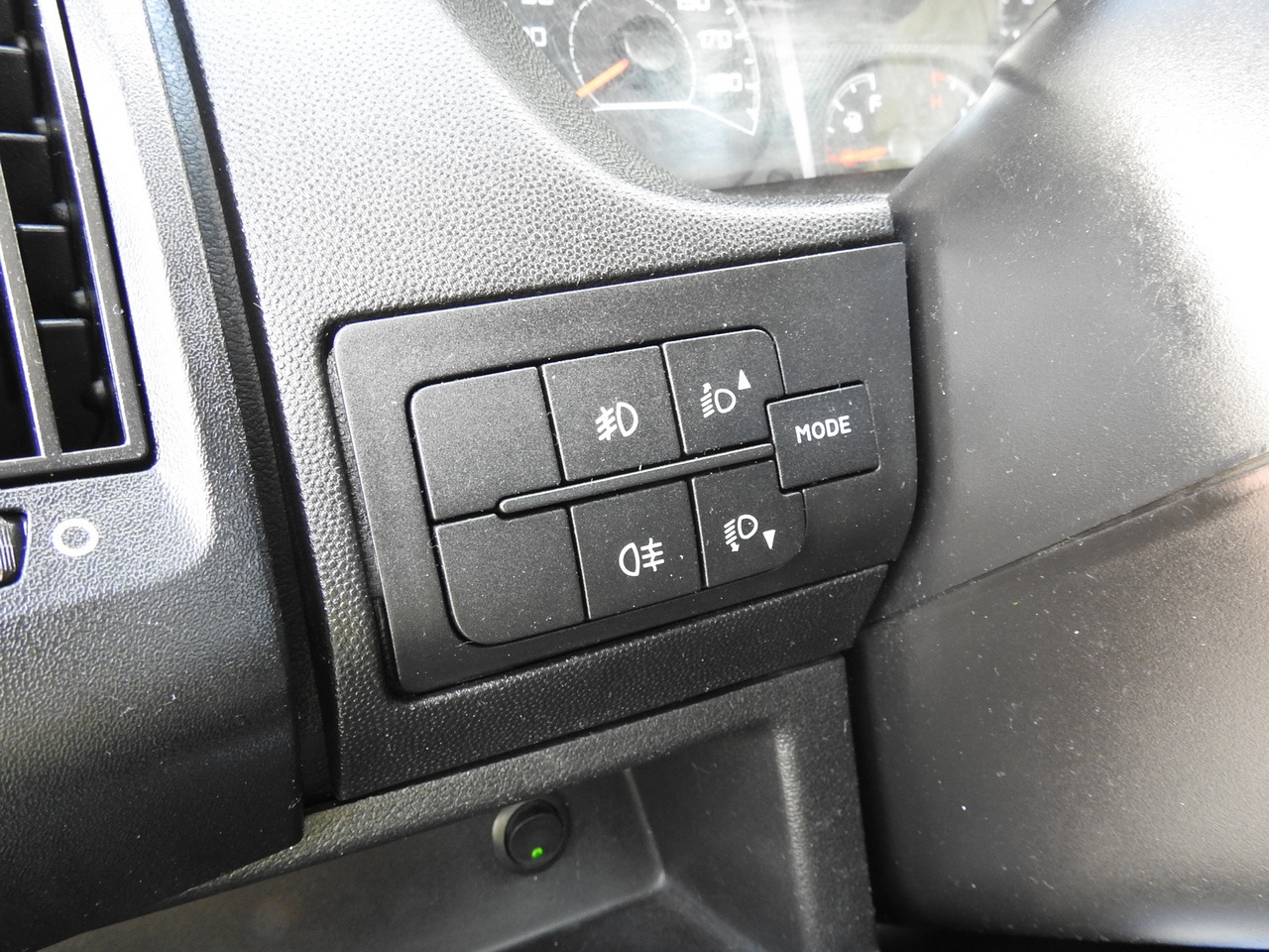 Volquete furgoneta PEUGEOT BOXER THREE-WAY TIPPER  AIR CONDITIONING  130HP: foto 31