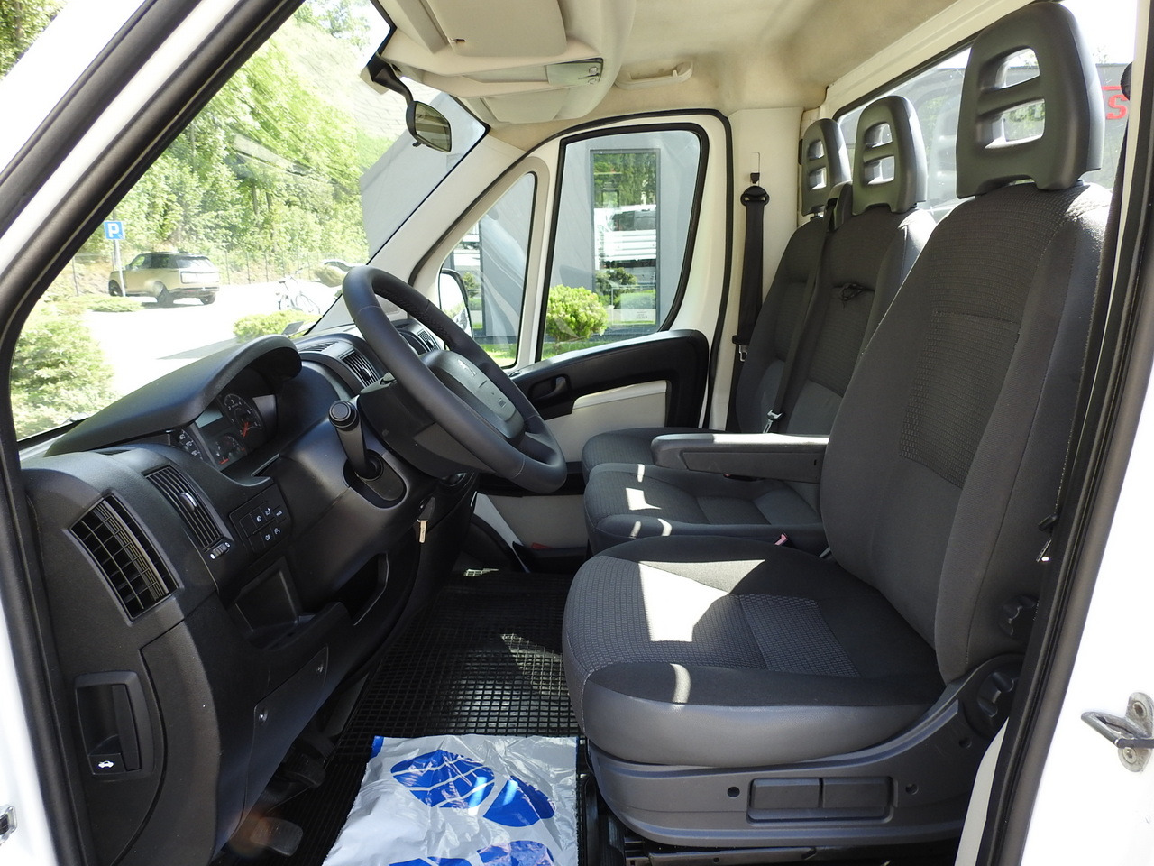 Volquete furgoneta PEUGEOT BOXER THREE-WAY TIPPER  AIR CONDITIONING  130HP: foto 30