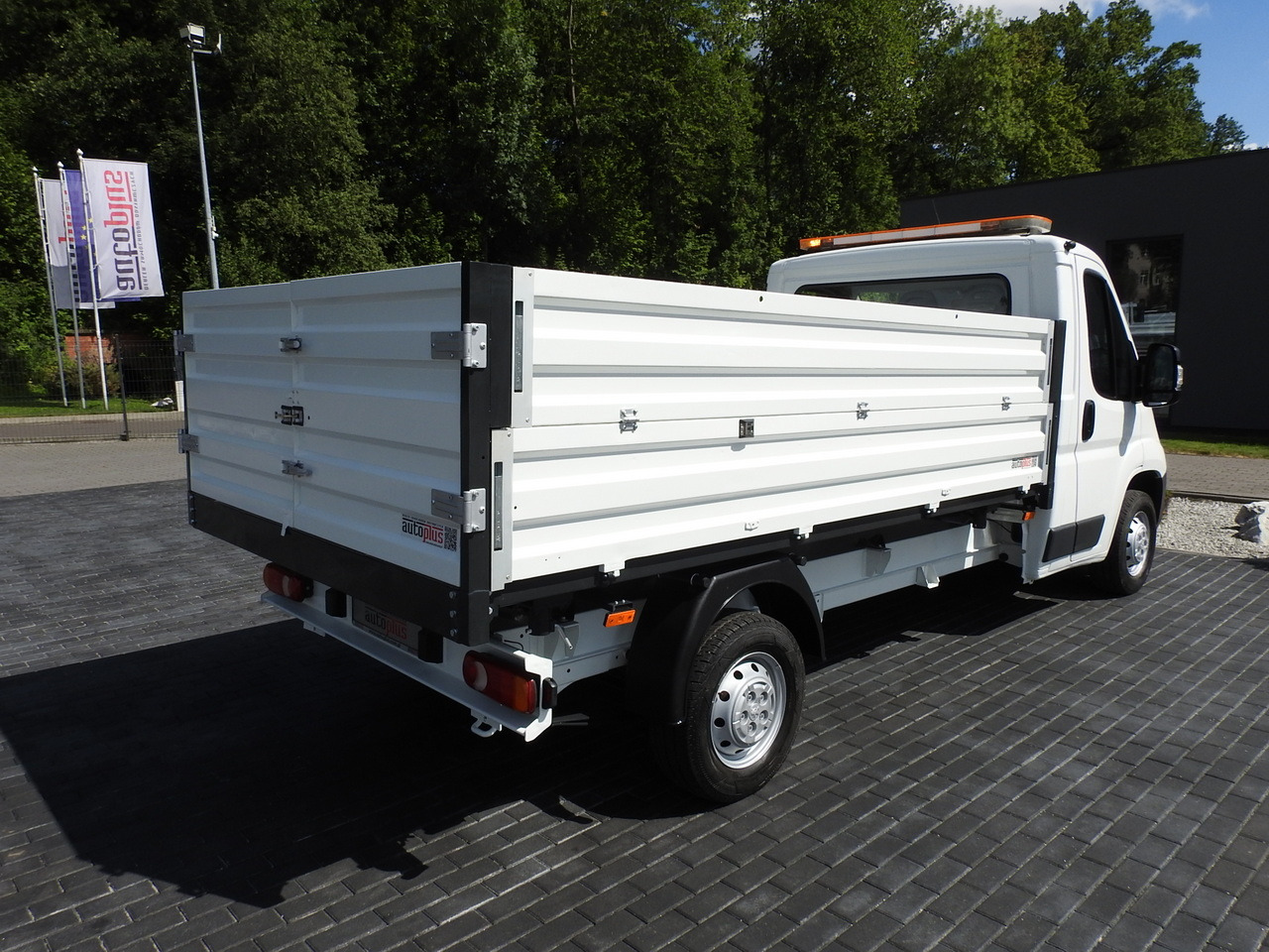 Volquete furgoneta PEUGEOT BOXER THREE-WAY TIPPER  AIR CONDITIONING  130HP: foto 16