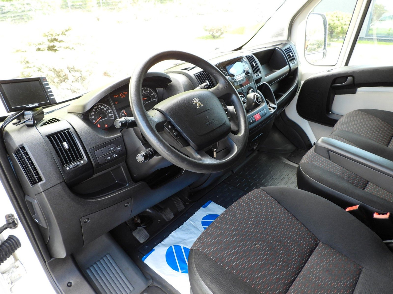 Peugeot BOXER KOFFER 8 PALETTEN TEMPOMAT KLIMAANLAGE Peugeot BOXER KOFFER 8 PALETTEN TEMPOMAT KLIMAANLAGE - Furgoneta caja cerrada: foto 2 Peugeot BOXER KOFFER 8 PALETTEN TEMPOMAT KLIMAANLAGE Peugeot BOXER KOFFER 8 PALETTEN TEMPOMAT KLIMAANLAGE - Furgoneta caja cerrada: foto 2