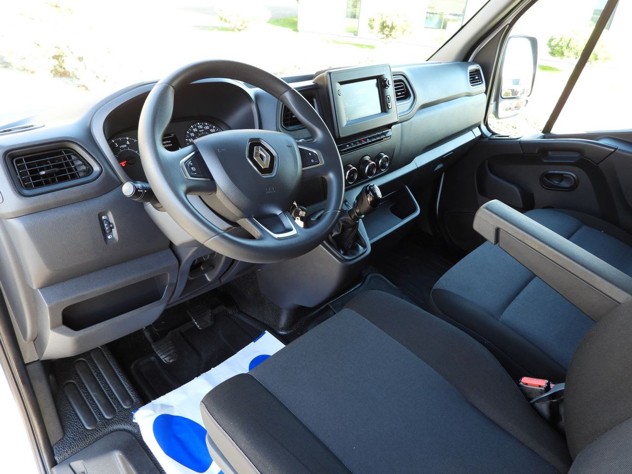 RENAULT MASTER BOX 8 PALLETS CRUISE CONTROL NAVIGATION LED LIGHTS AIR CONDITIONING 145HP - Furgoneta caja cerrada: foto 2 RENAULT MASTER BOX 8 PALLETS CRUISE CONTROL NAVIGATION LED LIGHTS AIR CONDITIONING 145HP - Furgoneta caja cerrada: foto 2