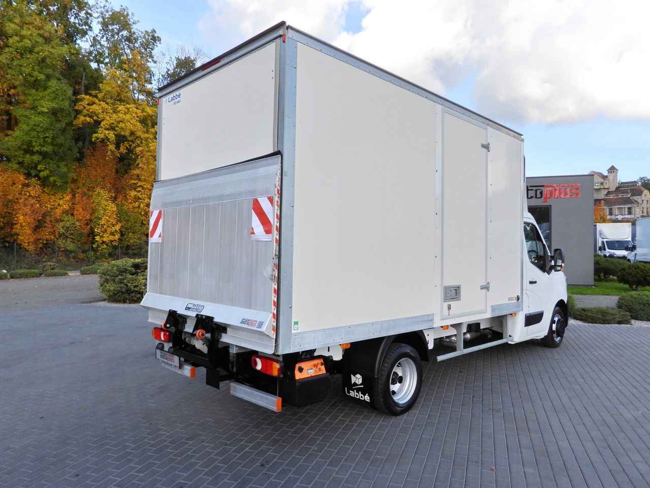 RENAULT MASTER BOX LIFT 8 PALLETS CRUISE CONTROL LED LIGHTS TWIN WHEELS AIR CONDITIONING 145HP - Furgoneta caja cerrada: foto 3 RENAULT MASTER BOX LIFT 8 PALLETS CRUISE CONTROL LED LIGHTS TWIN WHEELS AIR CONDITIONING 145HP - Furgoneta caja cerrada: foto 3