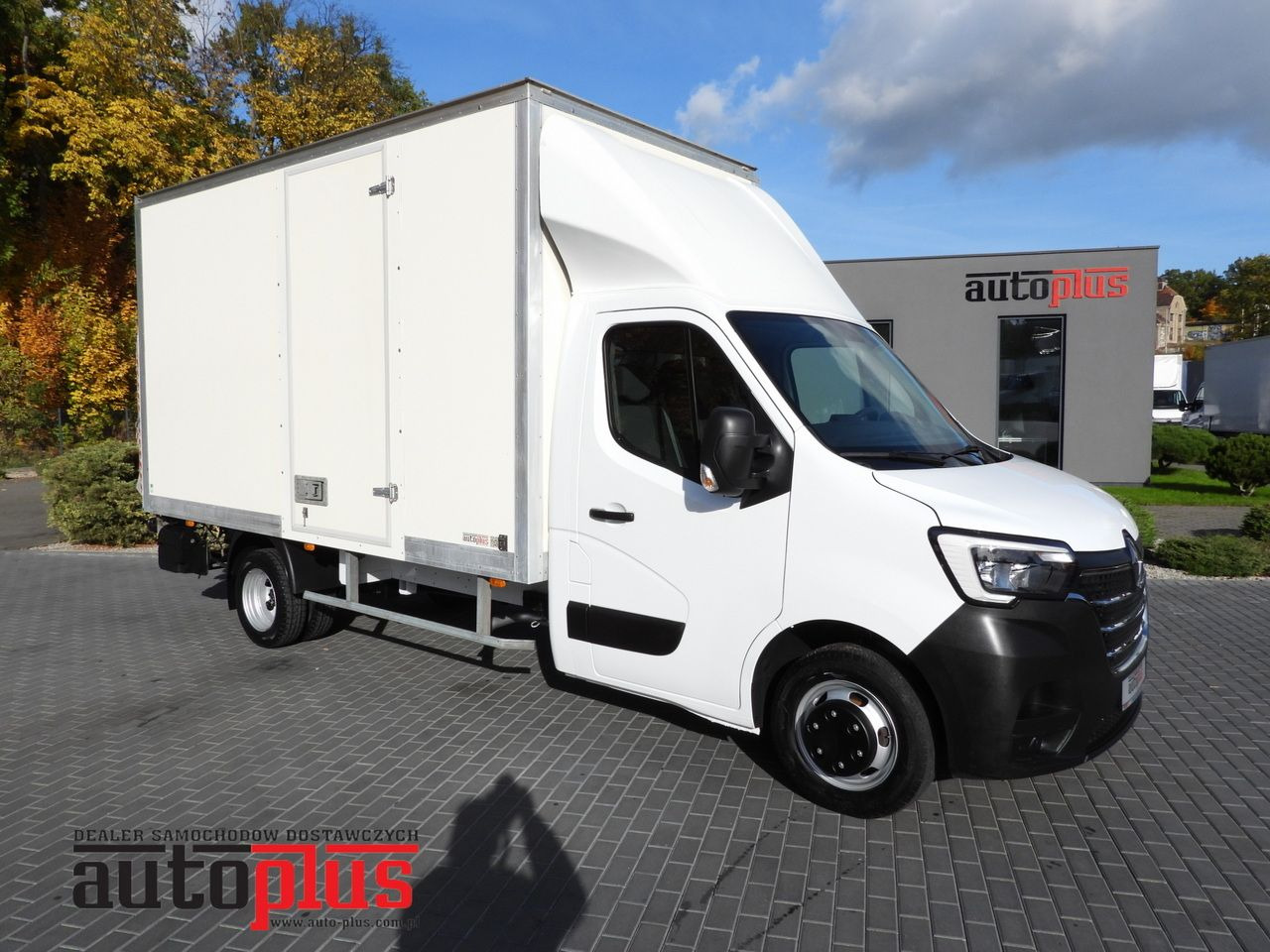 RENAULT MASTER BOX LIFT 8 PALLETS CRUISE CONTROL LED LIGHTS TWIN WHEELS AIR CONDITIONING 145HP - Furgoneta caja cerrada: foto 1 RENAULT MASTER BOX LIFT 8 PALLETS CRUISE CONTROL LED LIGHTS TWIN WHEELS AIR CONDITIONING 145HP - Furgoneta caja cerrada: foto 1