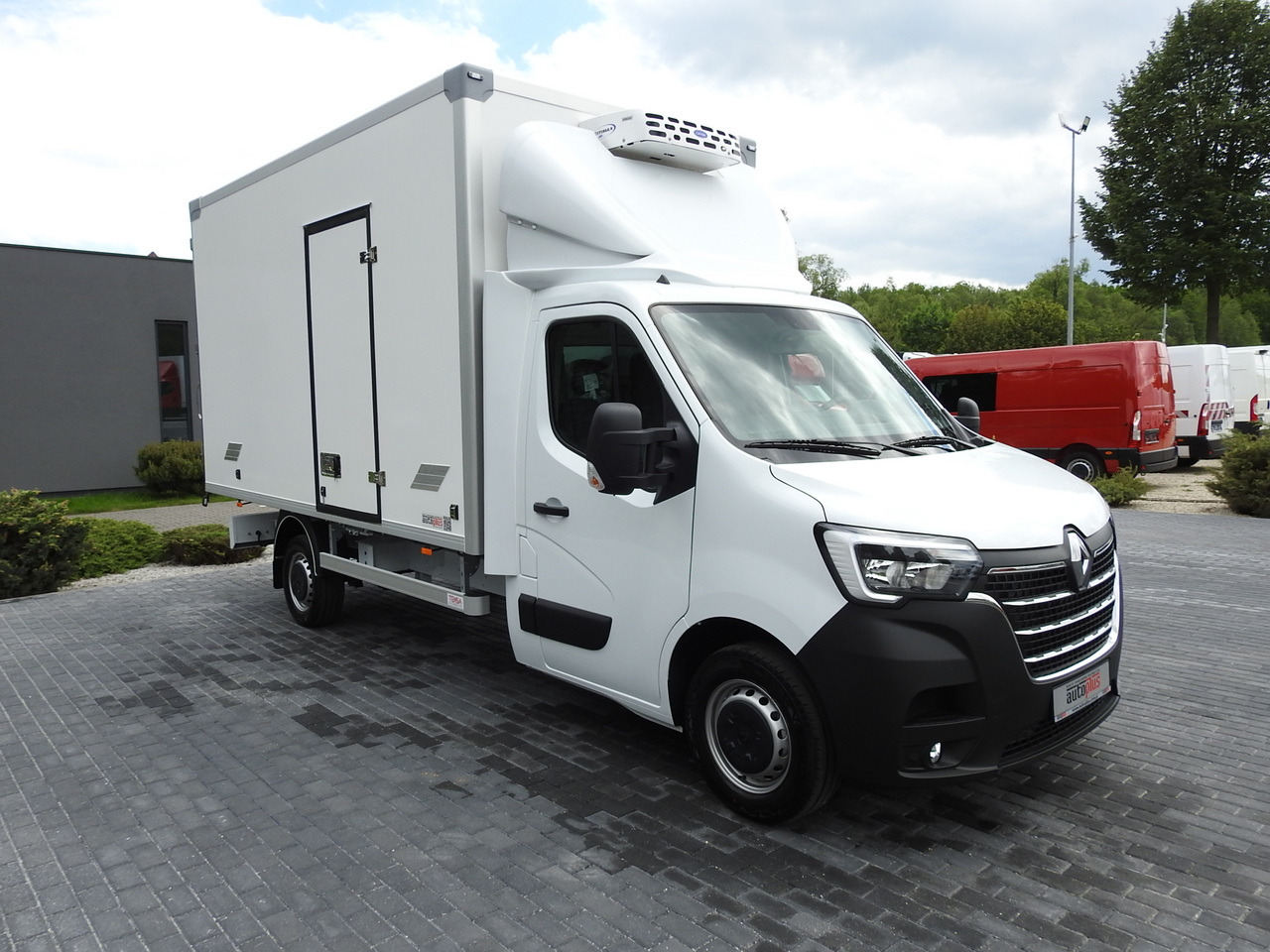 RENAULT MASTER NEW REGRIGERATOR BOX -10*C 8 PALLETS CRUISE CONTROL AIR CONDITIONING LED LIGHTS GUARANTEE 165HP - Furgoneta frigorifica: foto 4 RENAULT MASTER NEW REGRIGERATOR BOX -10*C 8 PALLETS CRUISE CONTROL AIR CONDITIONING LED LIGHTS GUARANTEE 165HP - Furgoneta frigorifica: foto 4