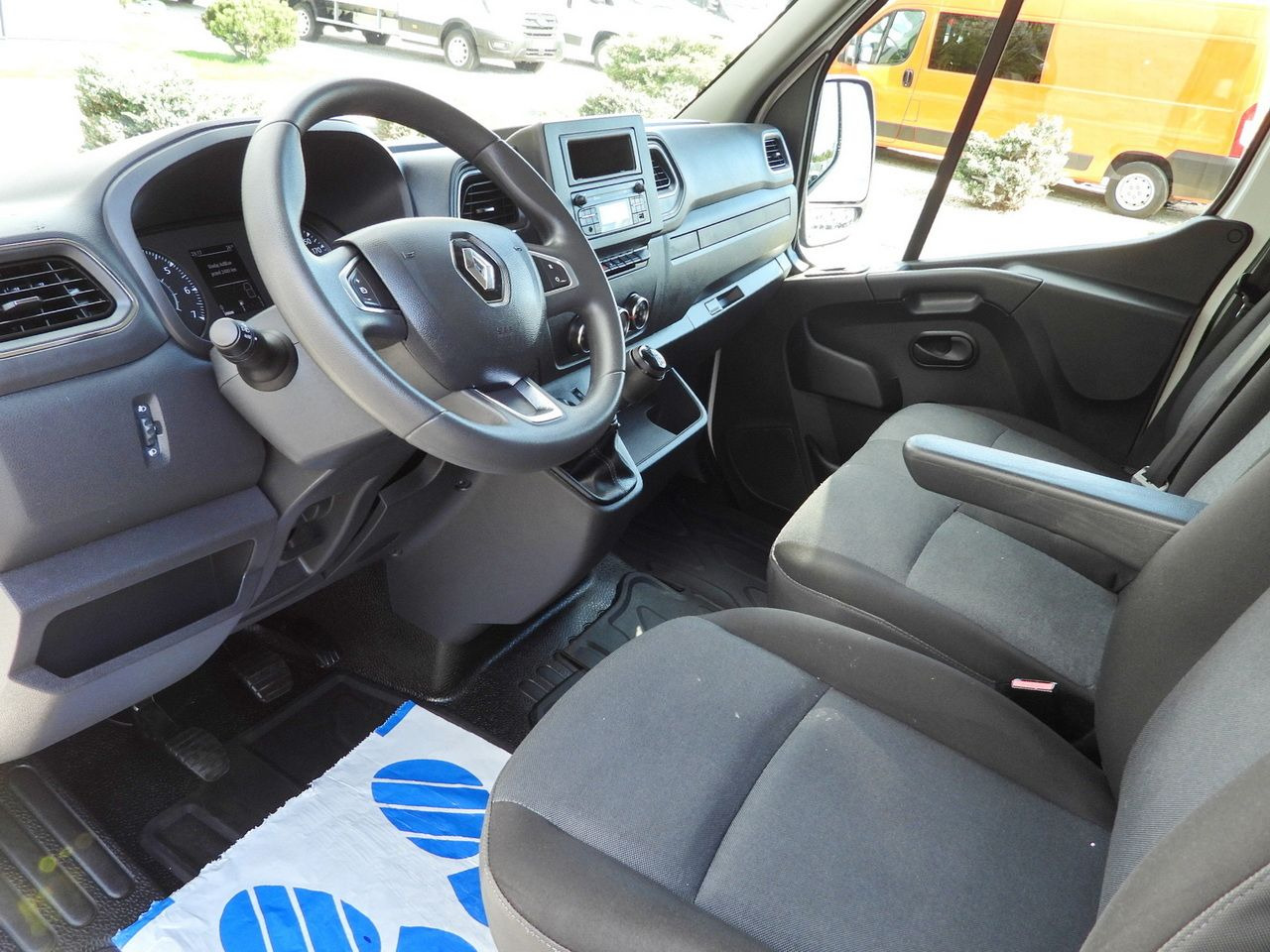 RENAULT MASTER REFRIGERATOR VAN 0*C CRUISE CONTROL LED LIGHTS AIR CONDITIONING  135HP - Furgoneta frigorifica: foto 2 RENAULT MASTER REFRIGERATOR VAN 0*C CRUISE CONTROL LED LIGHTS AIR CONDITIONING  135HP - Furgoneta frigorifica: foto 2