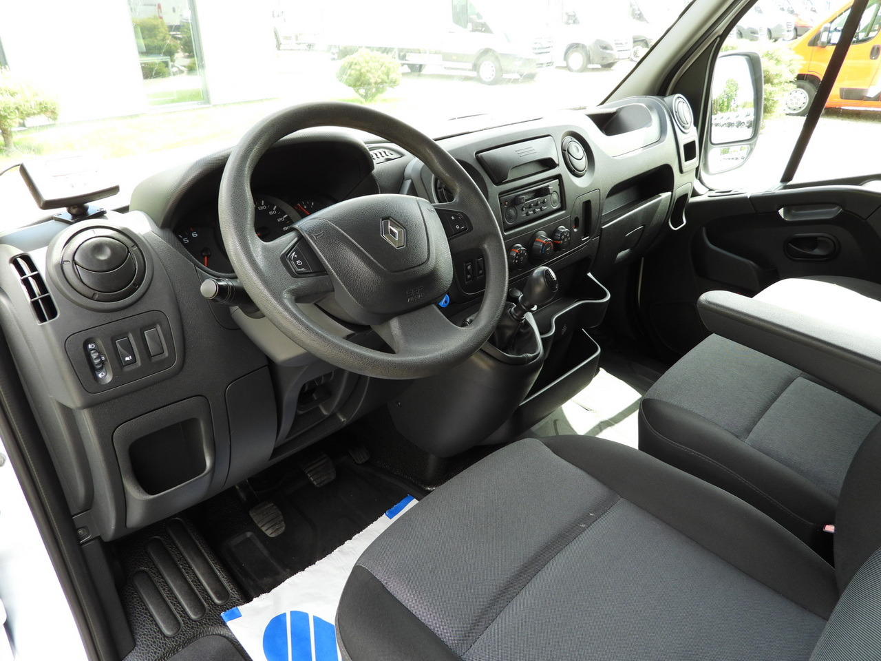 RENAULT MASTER  REFRIGERATOR VAN -20*C POWER SUPPLY 230V CRUISE CONTROL AIR CONDITIONING  145HP - Furgoneta frigorifica: foto 2 RENAULT MASTER  REFRIGERATOR VAN -20*C POWER SUPPLY 230V CRUISE CONTROL AIR CONDITIONING  145HP - Furgoneta frigorifica: foto 2