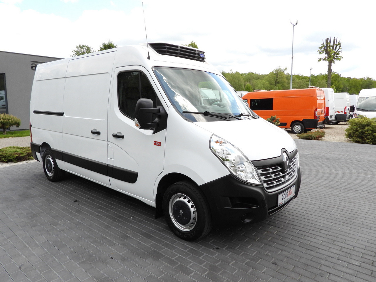 RENAULT MASTER  REFRIGERATOR VAN -20*C POWER SUPPLY 230V CRUISE CONTROL AIR CONDITIONING  145HP - Furgoneta frigorifica: foto 4 RENAULT MASTER  REFRIGERATOR VAN -20*C POWER SUPPLY 230V CRUISE CONTROL AIR CONDITIONING  145HP - Furgoneta frigorifica: foto 4