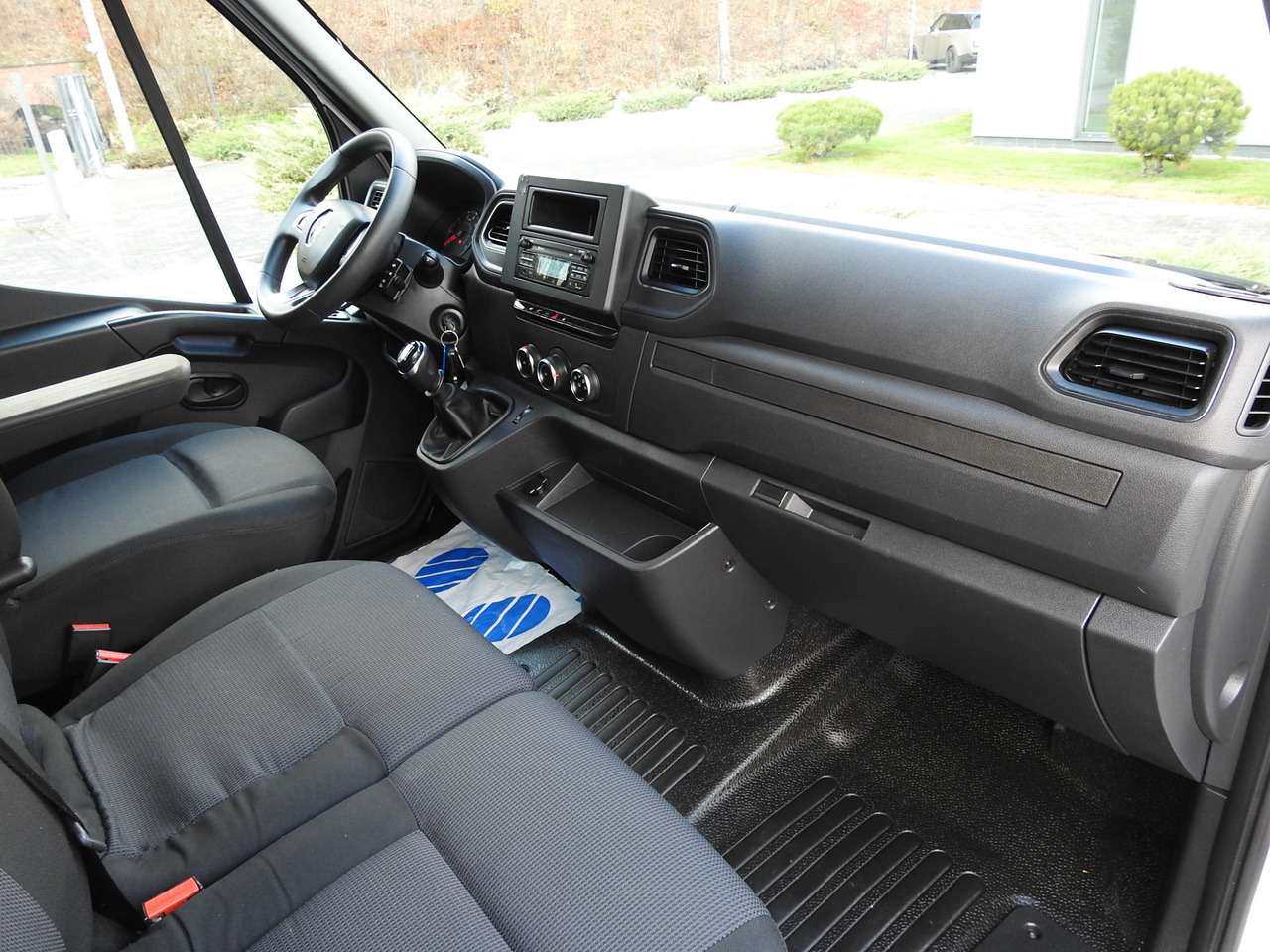 Furgoneta con caja de lona RENAULT MASTER TARPAULIN 10 PALLETS WEBASTO CRUISE CONTROL AIR CONDITIONING LED LIGHTS PNEUMATICS 165HP: foto 40 Furgoneta con caja de lona RENAULT MASTER TARPAULIN 10 PALLETS WEBASTO CRUISE CONTROL AIR CONDITIONING LED LIGHTS PNEUMATICS 165HP: foto 40