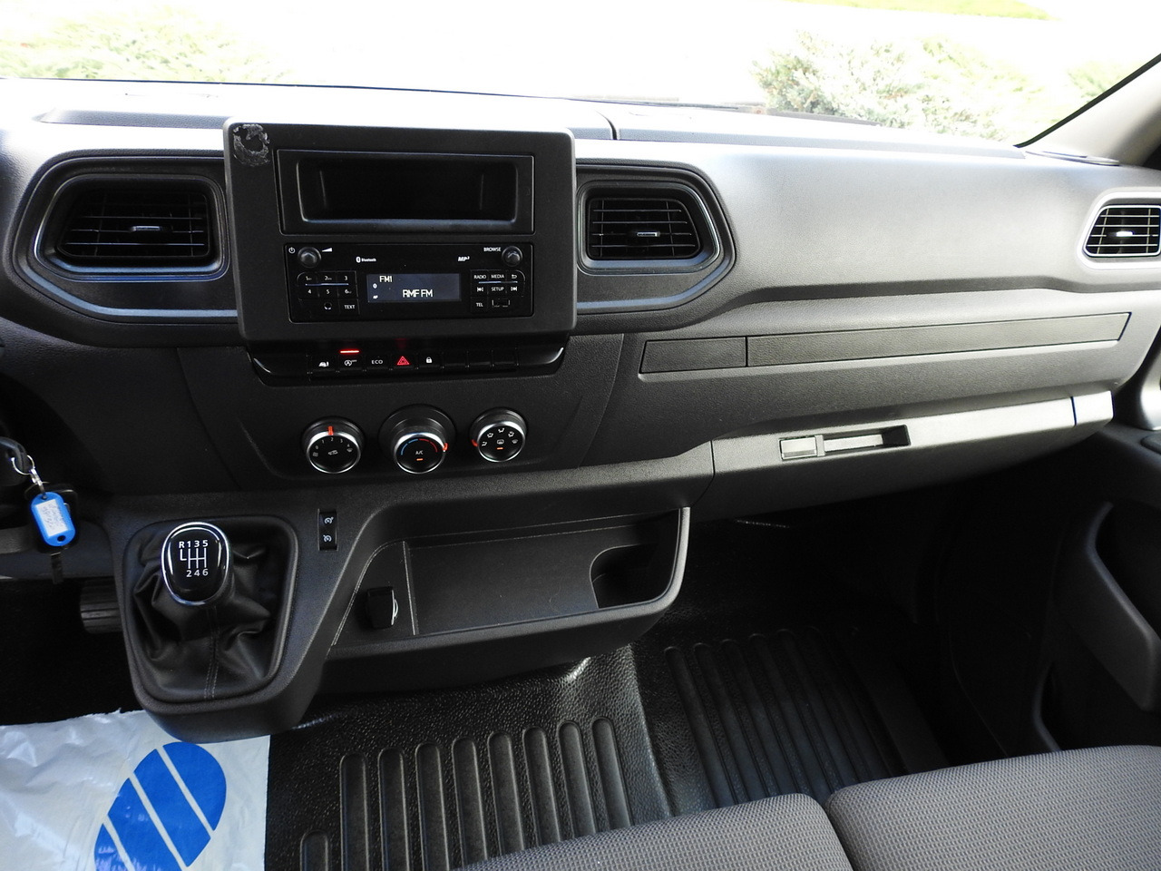 Furgoneta con caja de lona RENAULT MASTER TARPAULIN 10 PALLETS WEBASTO CRUISE CONTROL AIR CONDITIONING LED LIGHTS PNEUMATICS 165HP: foto 34 Furgoneta con caja de lona RENAULT MASTER TARPAULIN 10 PALLETS WEBASTO CRUISE CONTROL AIR CONDITIONING LED LIGHTS PNEUMATICS 165HP: foto 34