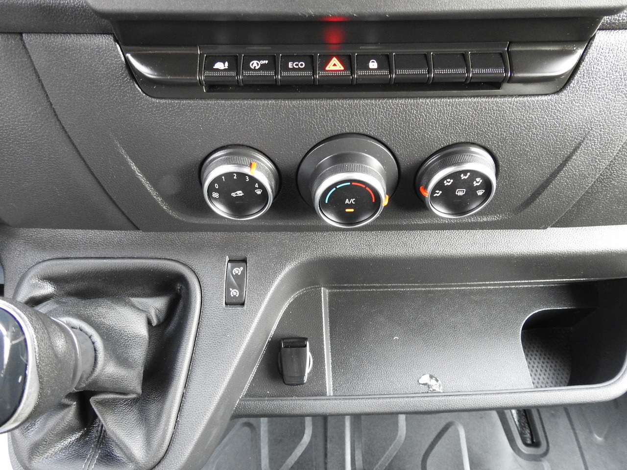 Furgoneta con caja de lona RENAULT MASTER TARPAULIN 10 PALLETS WEBASTO CRUISE CONTROL AIR CONDITIONING LED LIGHTS PNEUMATICS 165HP: foto 36 Furgoneta con caja de lona RENAULT MASTER TARPAULIN 10 PALLETS WEBASTO CRUISE CONTROL AIR CONDITIONING LED LIGHTS PNEUMATICS 165HP: foto 36