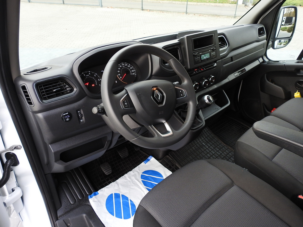 RENAULT MASTER TARPAULIN 10 PALLETS WEBASTO CRUISE CONTROL AIR CONDITIONING LED LIGHTS PNEUMATICS 165HP - Furgoneta con caja de lona: foto 2 RENAULT MASTER TARPAULIN 10 PALLETS WEBASTO CRUISE CONTROL AIR CONDITIONING LED LIGHTS PNEUMATICS 165HP - Furgoneta con caja de lona: foto 2