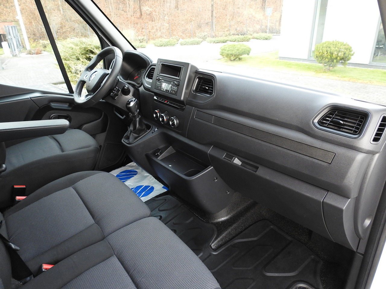 Furgoneta con caja de lona RENAULT MASTER TARPAULIN 10 PALLETS WEBASTO CRUISE CONTROL AIR CONDITIONING LED LIGHTS PNEUMATICS 165HP: foto 39 Furgoneta con caja de lona RENAULT MASTER TARPAULIN 10 PALLETS WEBASTO CRUISE CONTROL AIR CONDITIONING LED LIGHTS PNEUMATICS 165HP: foto 39