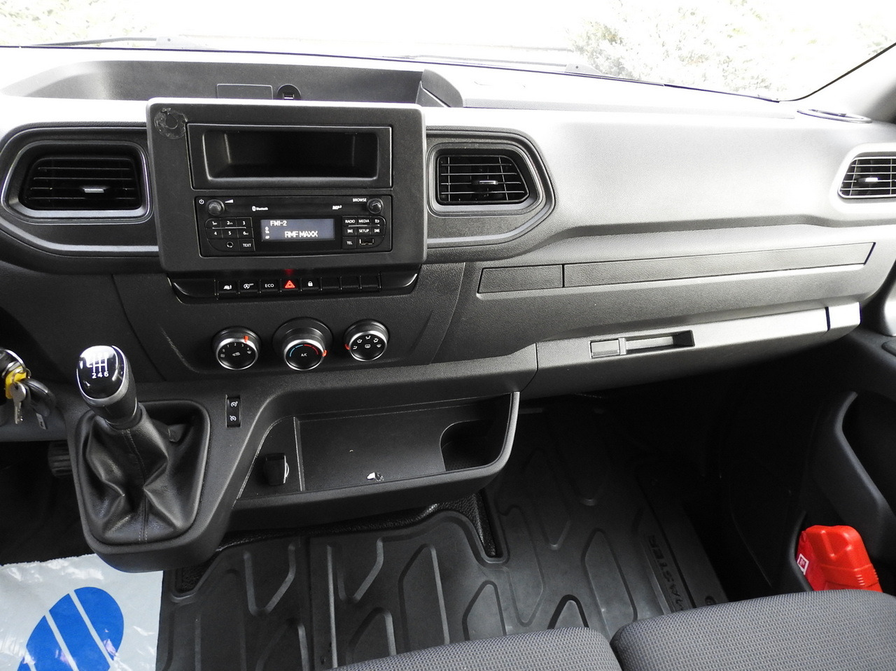 Furgoneta con caja de lona RENAULT MASTER TARPAULIN 10 PALLETS WEBASTO CRUISE CONTROL AIR CONDITIONING LED LIGHTS PNEUMATICS 165HP: foto 35 Furgoneta con caja de lona RENAULT MASTER TARPAULIN 10 PALLETS WEBASTO CRUISE CONTROL AIR CONDITIONING LED LIGHTS PNEUMATICS 165HP: foto 35