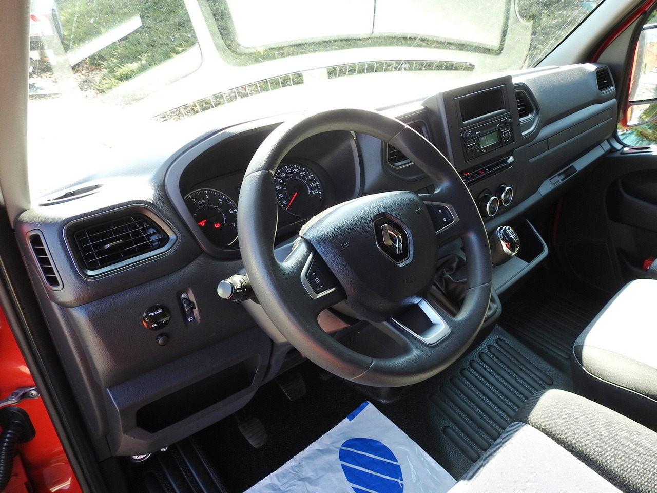 RENAULT MASTER TARPAULIN 10 PALLETS WEBASTO CRUISE CONTROL AIR CONDITIONING LED LIGHTS PNEUMATICS 165HP - Furgoneta con caja de lona: foto 2 RENAULT MASTER TARPAULIN 10 PALLETS WEBASTO CRUISE CONTROL AIR CONDITIONING LED LIGHTS PNEUMATICS 165HP - Furgoneta con caja de lona: foto 2