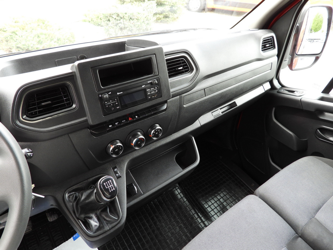 Furgoneta con caja de lona RENAULT MASTER  TARPAULIN 10 PALLETS WEBASTO CRUISE CONTROL LED LIGHTS PNEUMATICS AIR CONDITIONING  165HP: foto 31