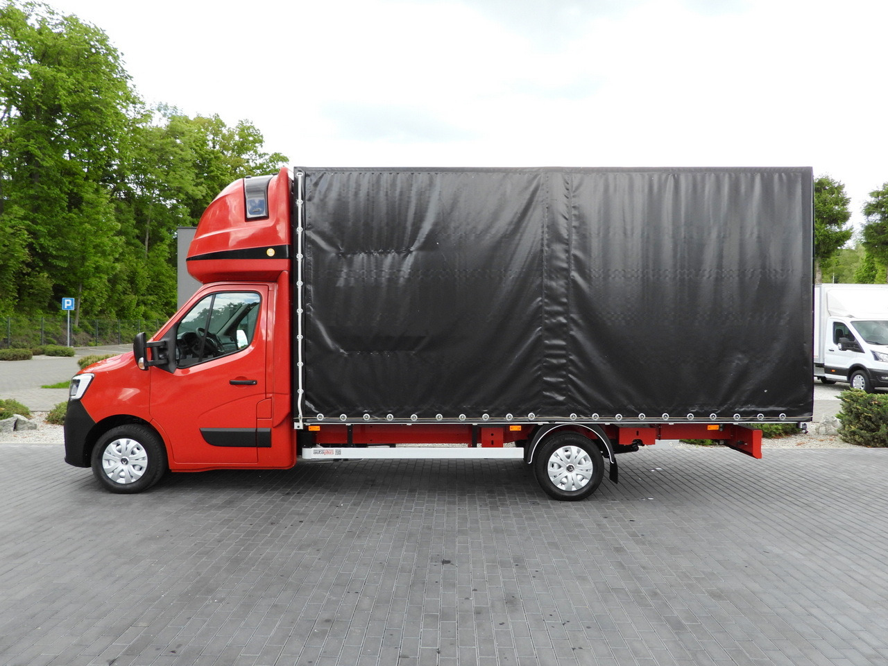 Furgoneta con caja de lona RENAULT MASTER  TARPAULIN 10 PALLETS WEBASTO CRUISE CONTROL LED LIGHTS PNEUMATICS AIR CONDITIONING  165HP: foto 9