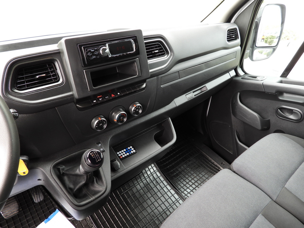 Furgoneta con caja de lona RENAULT MASTER  TARPAULIN 10 PALLETS WEBASTO CRUISE CONTROL LED LIGHTS PNEUMATICS AIR CONDITIONING  165HP: foto 31