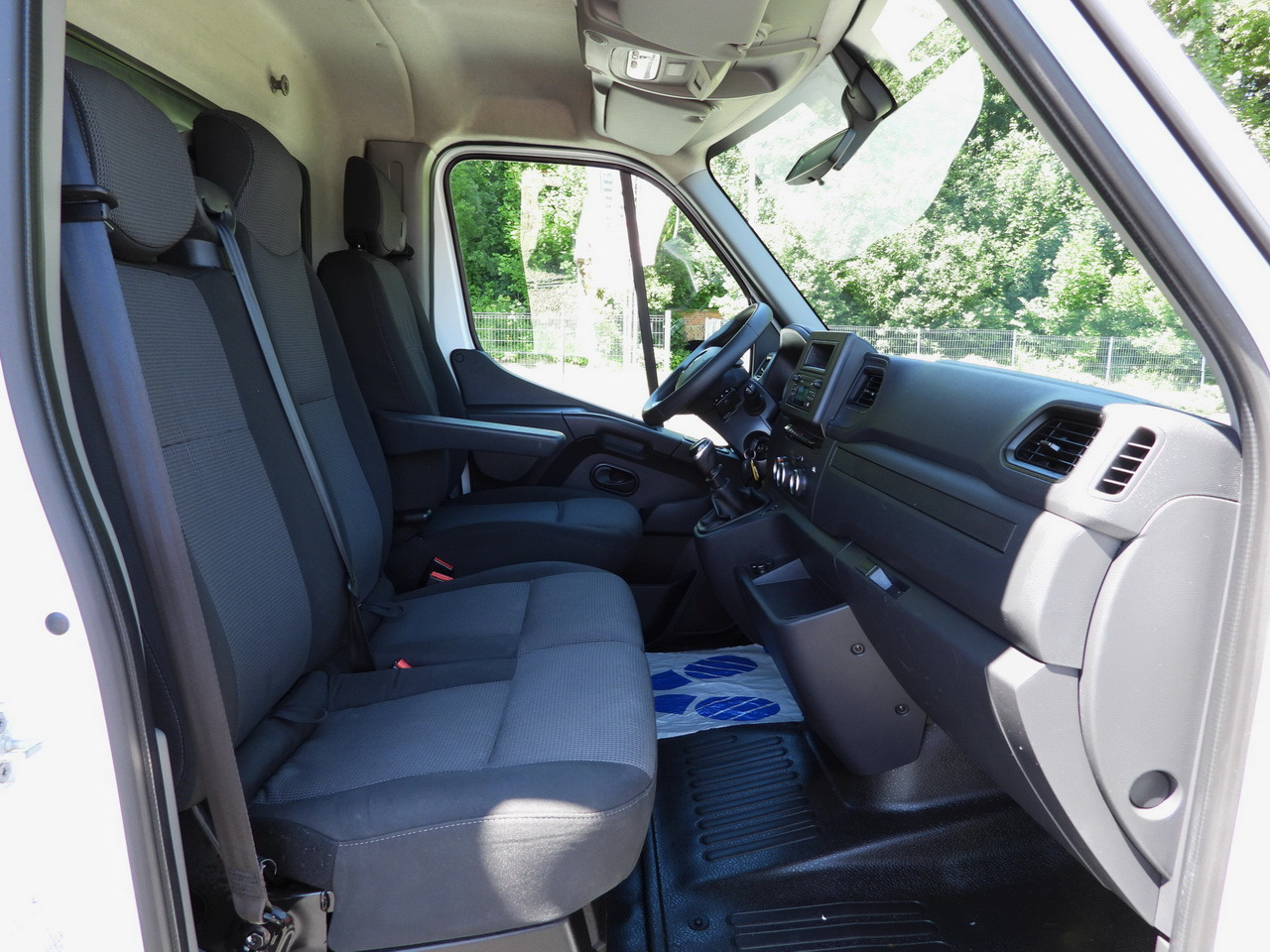 Furgoneta con caja de lona RENAULT MASTER TARPAULIN 10 PALLETS WEBASTO CRUISE CONTROL LED LIGHTS PNEUMATICS AIR CONDITIONING 165HP: foto 38 Furgoneta con caja de lona RENAULT MASTER TARPAULIN 10 PALLETS WEBASTO CRUISE CONTROL LED LIGHTS PNEUMATICS AIR CONDITIONING 165HP: foto 38