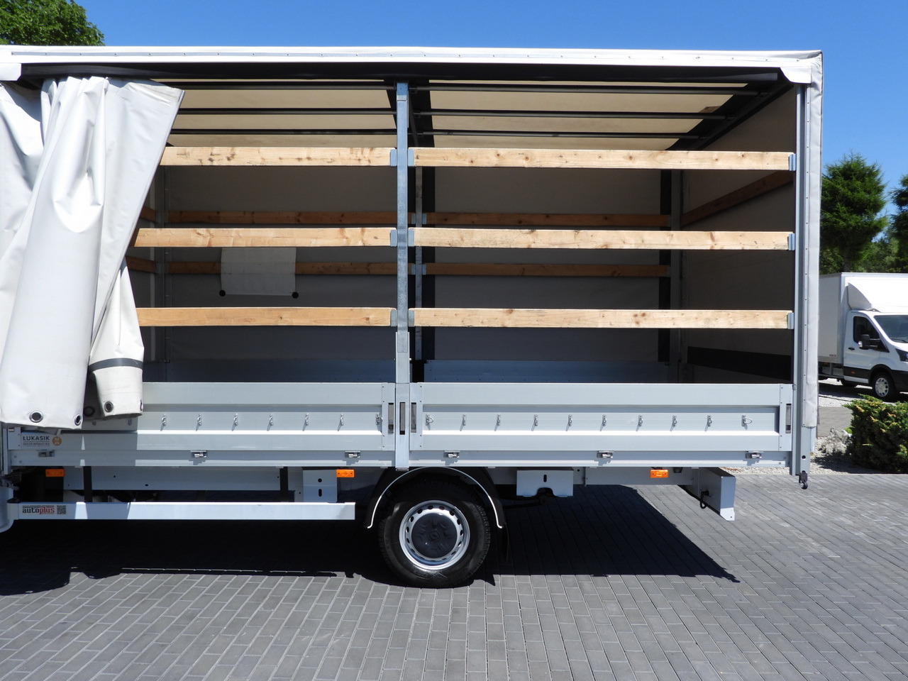 Furgoneta con caja de lona RENAULT MASTER TARPAULIN 10 PALLETS WEBASTO CRUISE CONTROL LED LIGHTS PNEUMATICS AIR CONDITIONING 165HP: foto 24 Furgoneta con caja de lona RENAULT MASTER TARPAULIN 10 PALLETS WEBASTO CRUISE CONTROL LED LIGHTS PNEUMATICS AIR CONDITIONING 165HP: foto 24