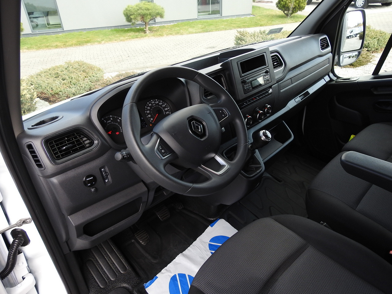 RENAULT MASTER TARPAULIN 10 PALLETS WEBASTO CRUISE CONTROL LED LIGHTS PNEUMATICS AIR CONDITIONING 165HP - Furgoneta con caja de lona: foto 2 RENAULT MASTER TARPAULIN 10 PALLETS WEBASTO CRUISE CONTROL LED LIGHTS PNEUMATICS AIR CONDITIONING 165HP - Furgoneta con caja de lona: foto 2