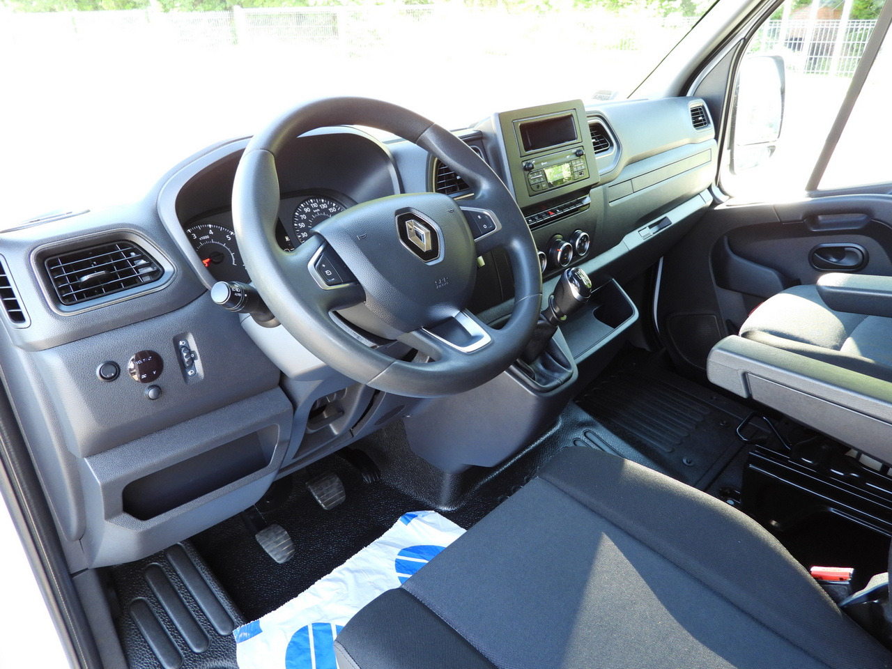 RENAULT MASTER TARPAULIN 10 PALLETS WEBASTO CRUISE CONTROL LED LIGHTS PNEUMATICS AIR CONDITIONING 165HP - Furgoneta con caja de lona: foto 2 RENAULT MASTER TARPAULIN 10 PALLETS WEBASTO CRUISE CONTROL LED LIGHTS PNEUMATICS AIR CONDITIONING 165HP - Furgoneta con caja de lona: foto 2