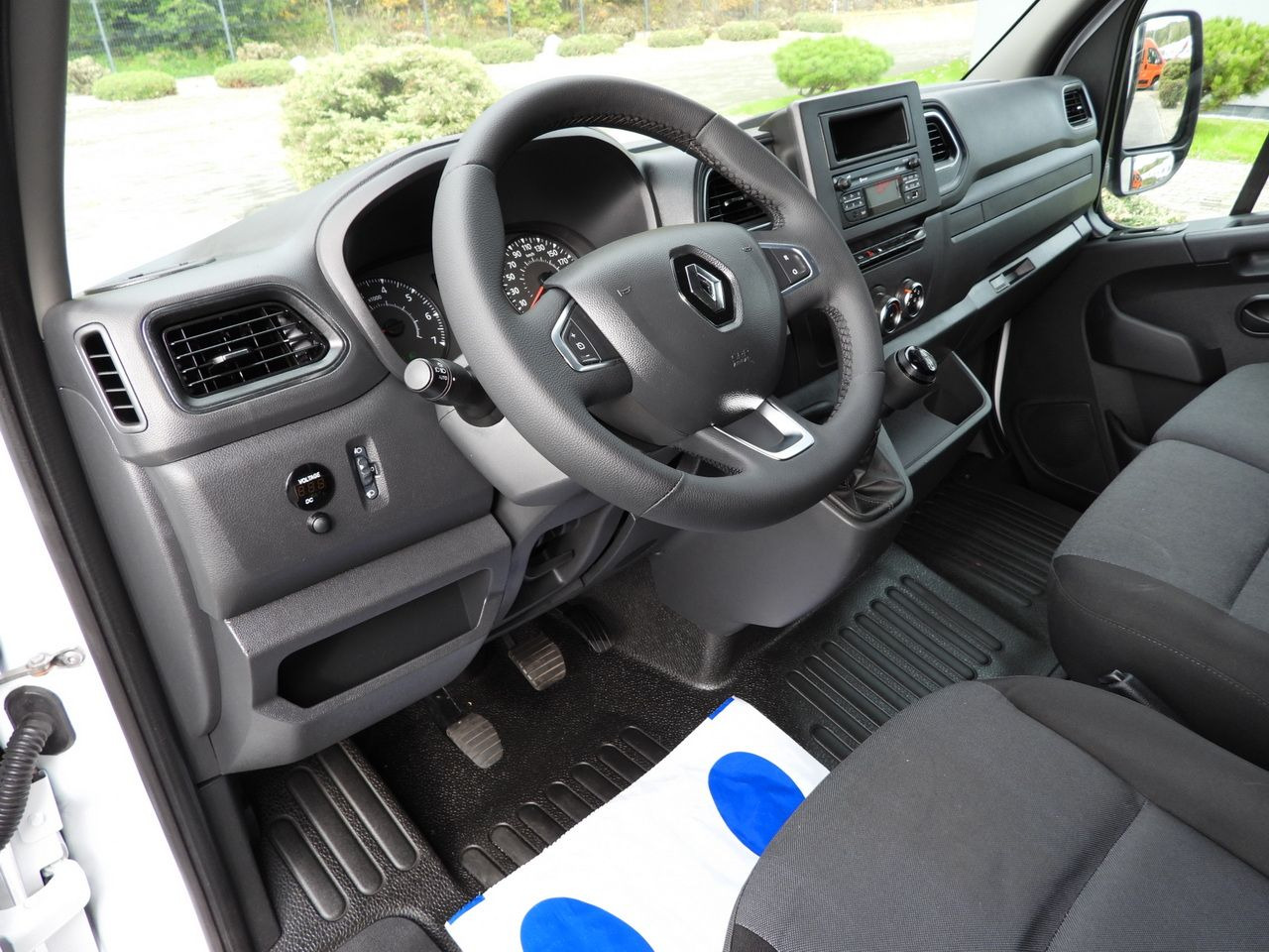 RENAULT MASTER TARPAULIN LIFT 10 PALLETS CRUISE CONTROL LED LIGHTS AIR CONDITIONING 165HP - Furgoneta con caja de lona: foto 2 RENAULT MASTER TARPAULIN LIFT 10 PALLETS CRUISE CONTROL LED LIGHTS AIR CONDITIONING 165HP - Furgoneta con caja de lona: foto 2