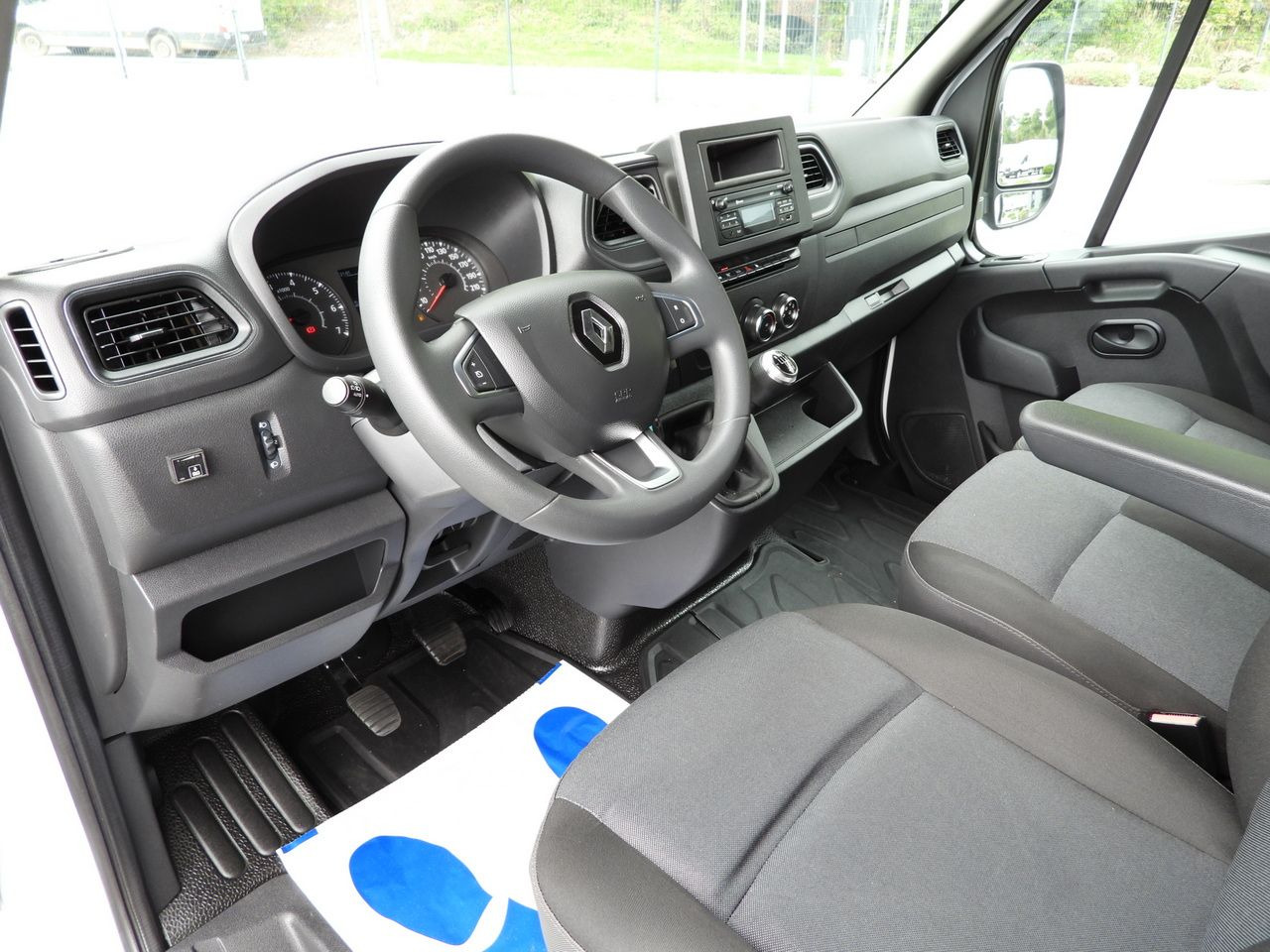 RENAULT MASTER TARPAULIN LIFT 9 PALLETS WEBASTO CRUISE CONTROL LED LIGHTS PNEUMATICS AIR CONDITIONING 165HP - Furgoneta con caja de lona: foto 2 RENAULT MASTER TARPAULIN LIFT 9 PALLETS WEBASTO CRUISE CONTROL LED LIGHTS PNEUMATICS AIR CONDITIONING 165HP - Furgoneta con caja de lona: foto 2