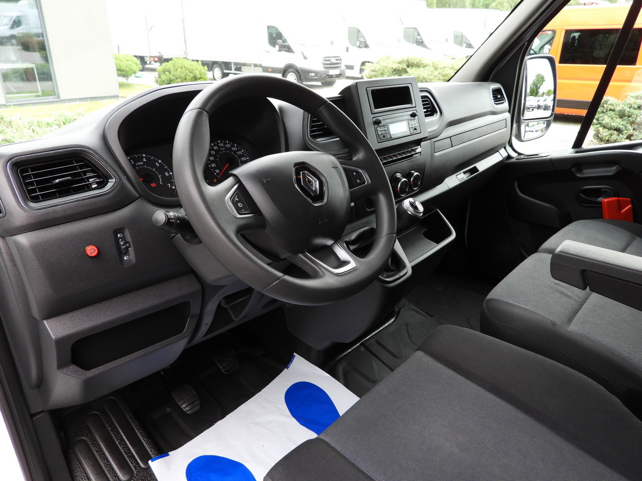 RENAULT MASTER TARPAULIN LIFT 9 PALLETS WEBASTO CRUISE CONTROL LED LIGHTS PNEUMATICS AIR CONDITIONING  165HP - Furgoneta con caja de lona: foto 2 RENAULT MASTER TARPAULIN LIFT 9 PALLETS WEBASTO CRUISE CONTROL LED LIGHTS PNEUMATICS AIR CONDITIONING  165HP - Furgoneta con caja de lona: foto 2