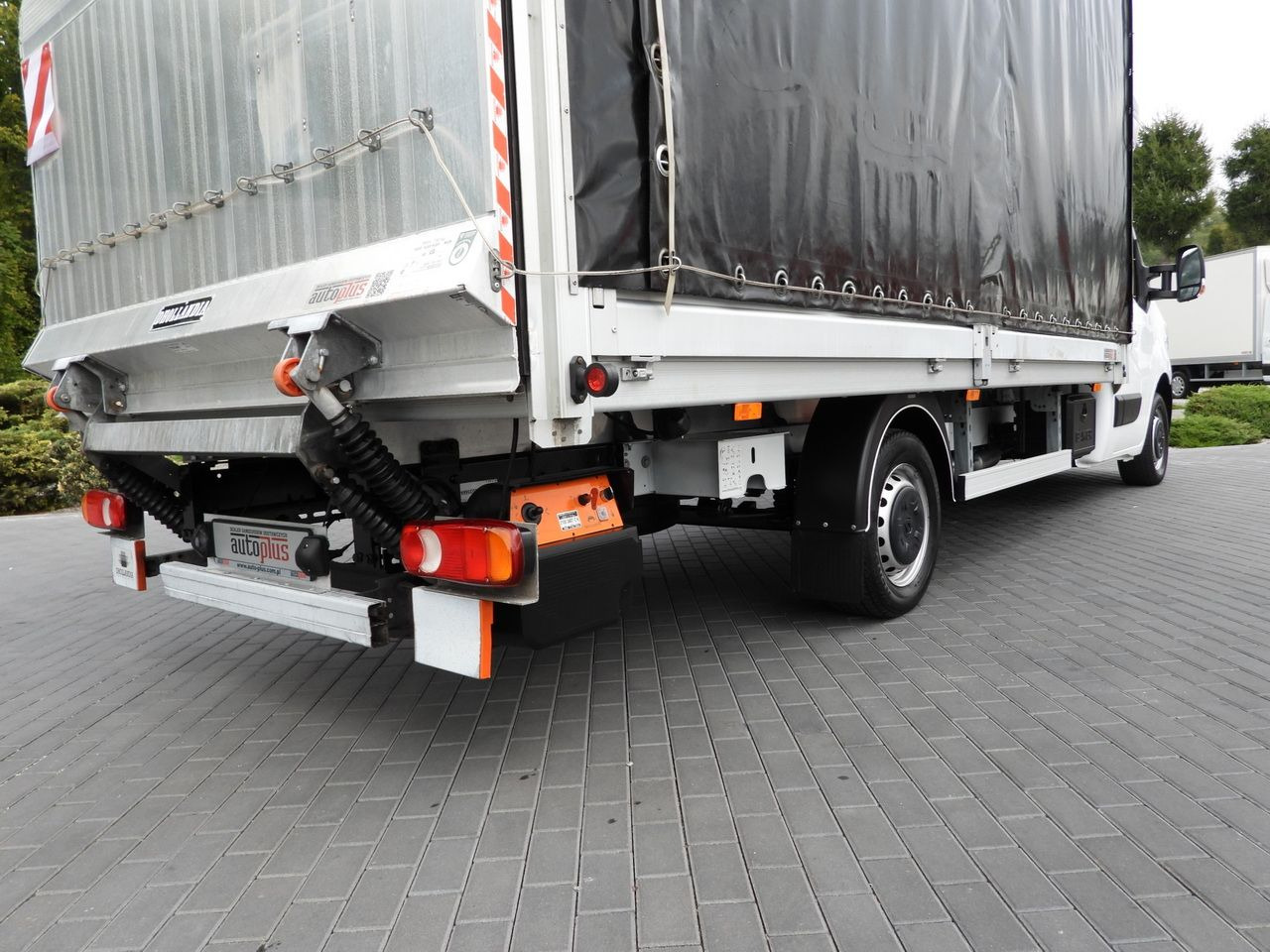 Furgoneta con caja de lona RENAULT MASTER TARPAULIN LIFT 9 PALLETS WEBASTO CRUISE CONTROL LED LIGHTS PNEUMATICS AIR CONDITIONING  165HP: foto 29