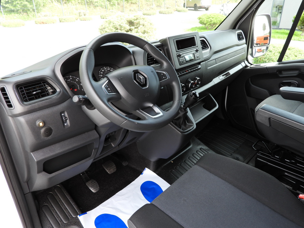 RENAULT MASTER TARPAULIN LIFT 9 PALLETS WEBASTO CRUISE CONTROL LED LIGHTS PNEUMATICS AIR CONDITIONING  165HP - Furgoneta con caja de lona: foto 2 RENAULT MASTER TARPAULIN LIFT 9 PALLETS WEBASTO CRUISE CONTROL LED LIGHTS PNEUMATICS AIR CONDITIONING  165HP - Furgoneta con caja de lona: foto 2