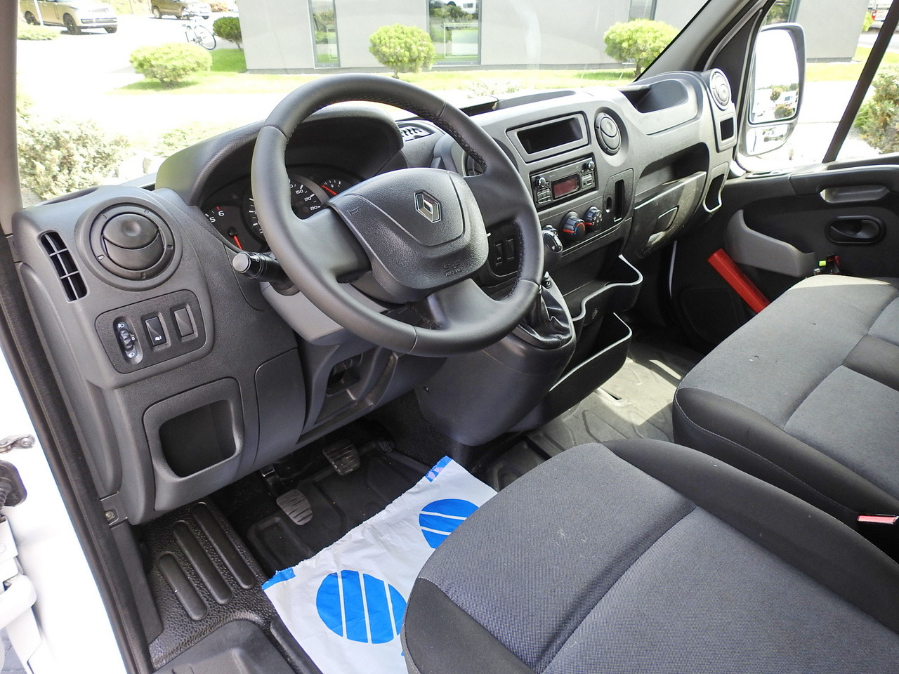 RENAULT MASTER TIPPER 130HP - Volquete furgoneta: foto 2 RENAULT MASTER TIPPER 130HP - Volquete furgoneta: foto 2