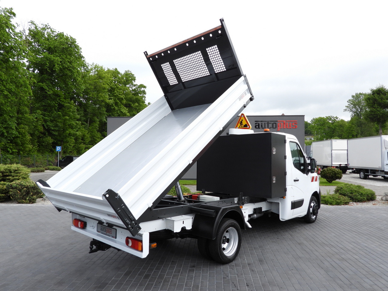 RENAULT MASTER TIPPER CRUISE CONTROL LED LIGHTS TWIN WHEELS AIR CONDITIONING 130HP - Volquete furgoneta: foto 3 RENAULT MASTER TIPPER CRUISE CONTROL LED LIGHTS TWIN WHEELS AIR CONDITIONING 130HP - Volquete furgoneta: foto 3