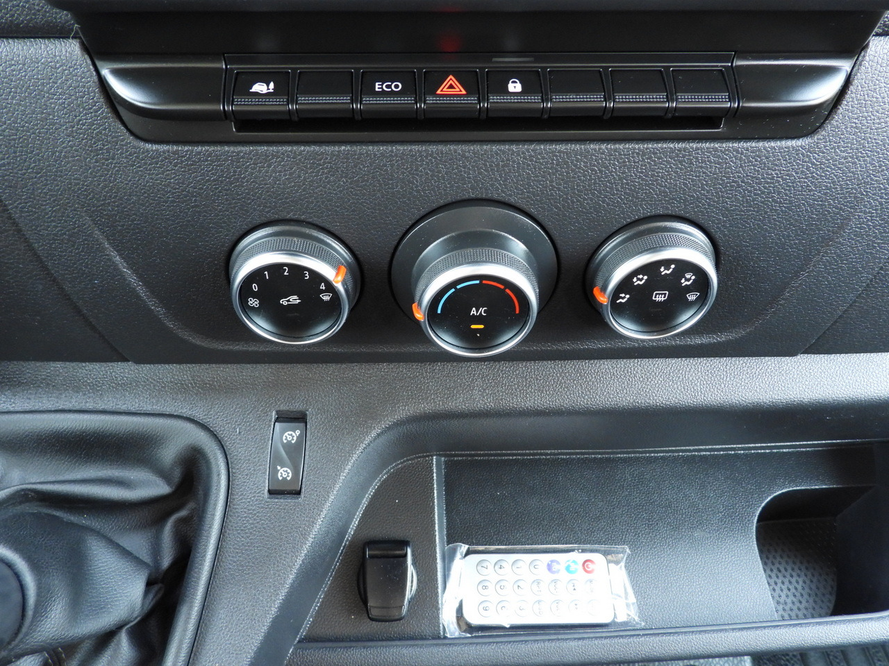 Volquete furgoneta RENAULT MASTER TIPPER DOUBLE CABIN DOKA 6 SEATS CRUISE CONTROL LED LIGHTS TWIN WHEELS AIR CONDITIONING  130HP: foto 32