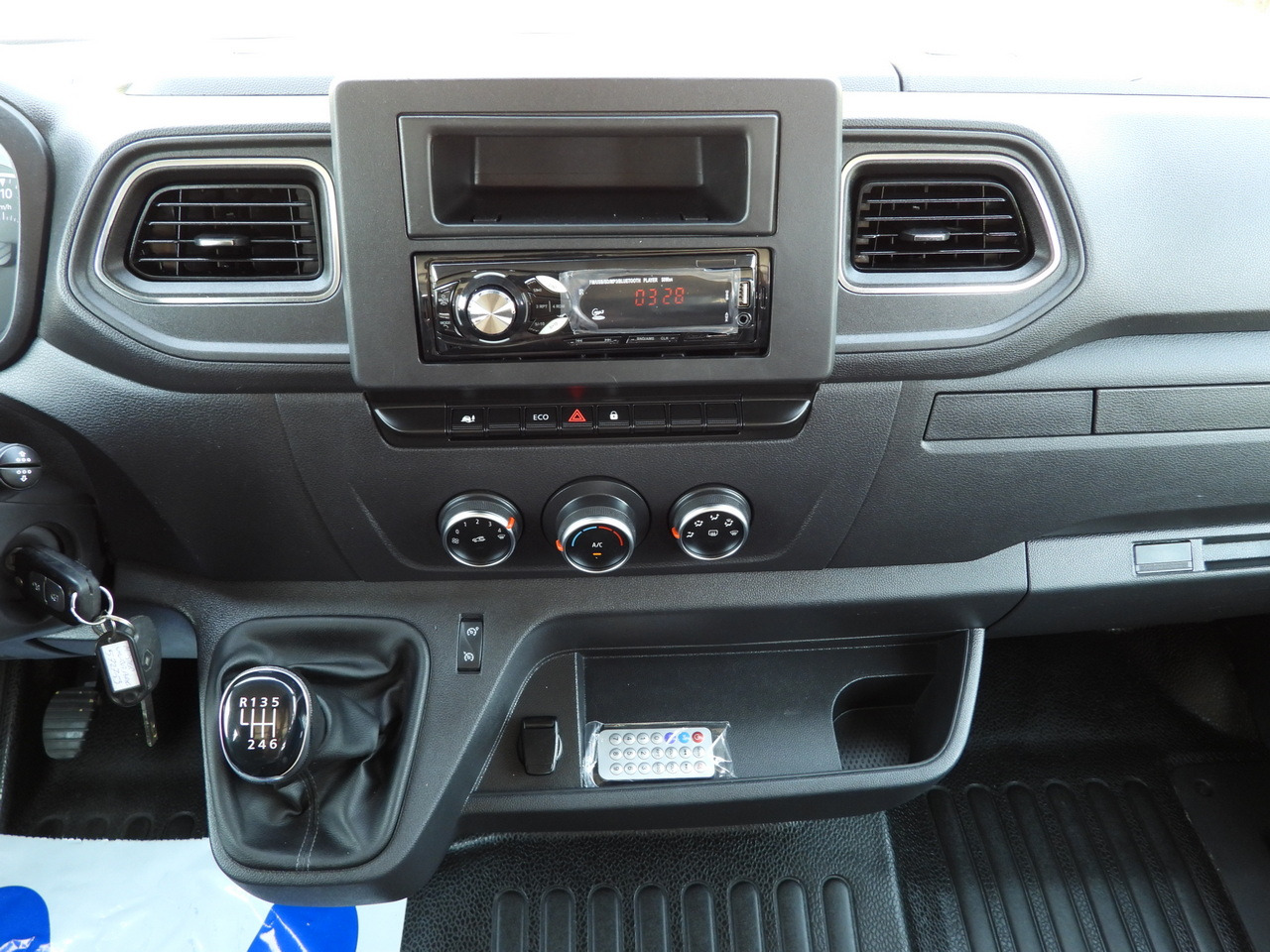 Volquete furgoneta RENAULT MASTER TIPPER DOUBLE CABIN DOKA 6 SEATS CRUISE CONTROL LED LIGHTS TWIN WHEELS AIR CONDITIONING  130HP: foto 31