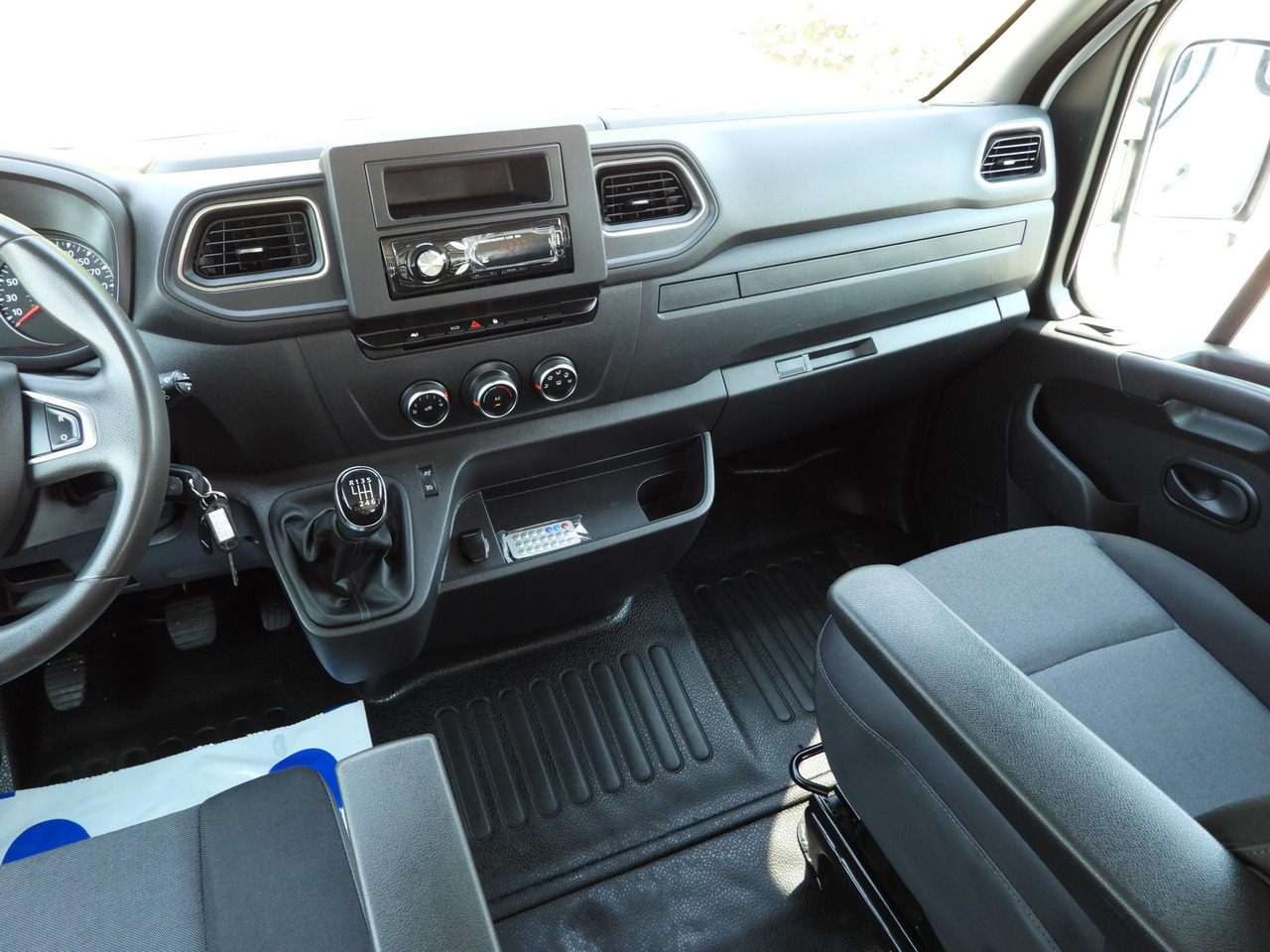 Volquete furgoneta RENAULT MASTER TIPPER DOUBLE CABIN DOKA 6 SEATS CRUISE CONTROL LED LIGHTS TWIN WHEELS AIR CONDITIONING  130HP: foto 29