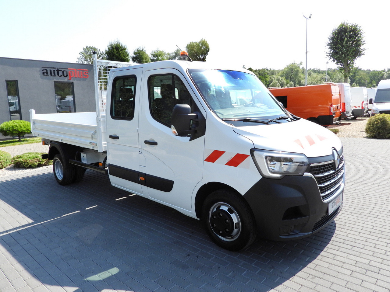 RENAULT MASTER TIPPER DOUBLE CABIN DOKA 6 SEATS CRUISE CONTROL LED LIGHTS TWIN WHEELS AIR CONDITIONING 130HP - Volquete furgoneta: foto 4 RENAULT MASTER TIPPER DOUBLE CABIN DOKA 6 SEATS CRUISE CONTROL LED LIGHTS TWIN WHEELS AIR CONDITIONING 130HP - Volquete furgoneta: foto 4