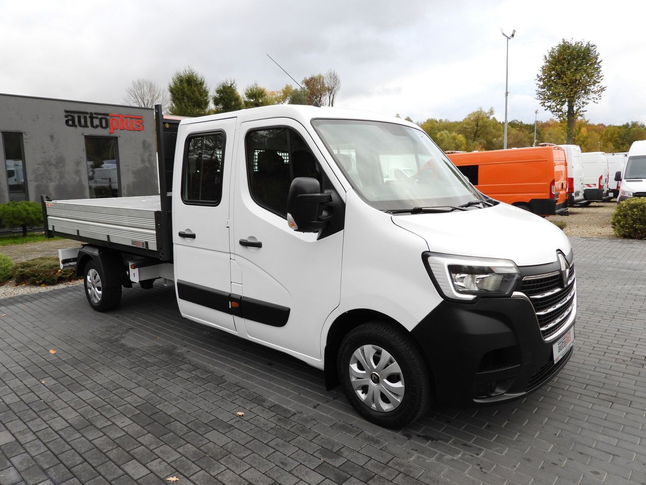 RENAULT MASTER TIPPER DOUBLE CABIN DOKA 7 SEATS CRUISE CONTROL NAVIGATION LED LIGHTS AIR CONDITIONING 145HP - Volquete furgoneta: foto 4 RENAULT MASTER TIPPER DOUBLE CABIN DOKA 7 SEATS CRUISE CONTROL NAVIGATION LED LIGHTS AIR CONDITIONING 145HP - Volquete furgoneta: foto 4