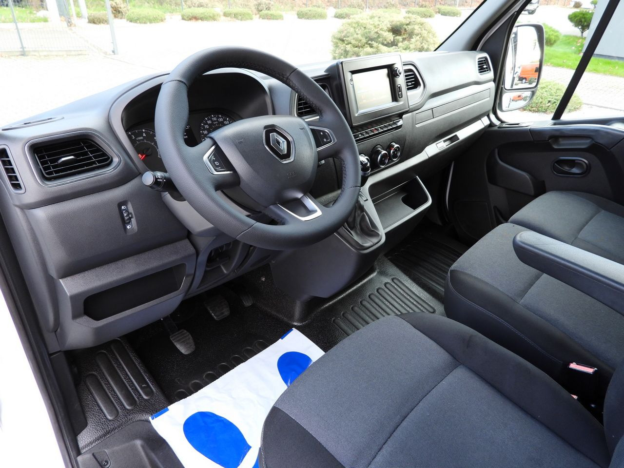 RENAULT MASTER TIPPER DOUBLE CABIN DOKA 7 SEATS CRUISE CONTROL NAVIGATION LED LIGHTS AIR CONDITIONING 145HP - Volquete furgoneta: foto 2 RENAULT MASTER TIPPER DOUBLE CABIN DOKA 7 SEATS CRUISE CONTROL NAVIGATION LED LIGHTS AIR CONDITIONING 145HP - Volquete furgoneta: foto 2