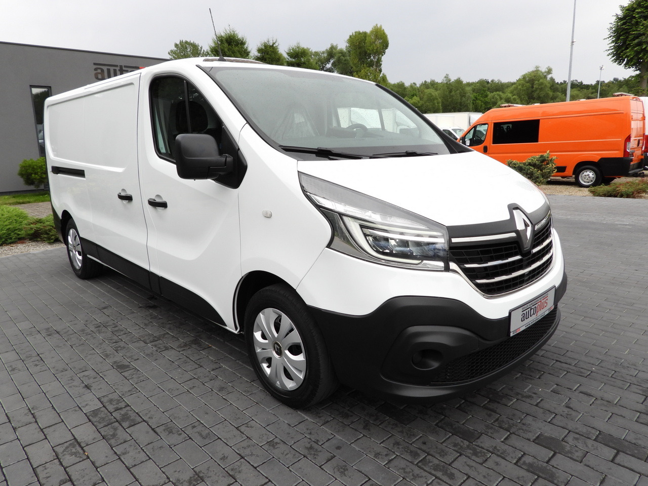 RENAULT TRAFIC REFRIGERATOR VAN -5*C POWER SUPPLY 230V CRUISE CONTROL LED LIGHTS AIR CONDITIONING  120HP - Furgoneta frigorifica: foto 4 RENAULT TRAFIC REFRIGERATOR VAN -5*C POWER SUPPLY 230V CRUISE CONTROL LED LIGHTS AIR CONDITIONING  120HP - Furgoneta frigorifica: foto 4